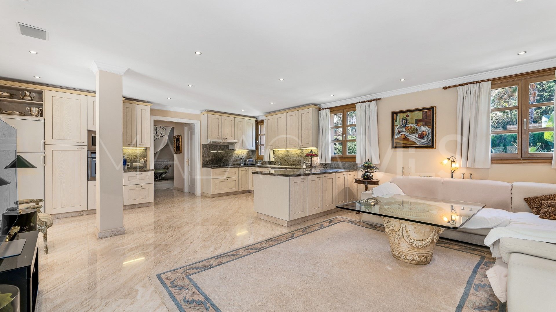 4 bedrooms villa for sale in Nueva Andalucia