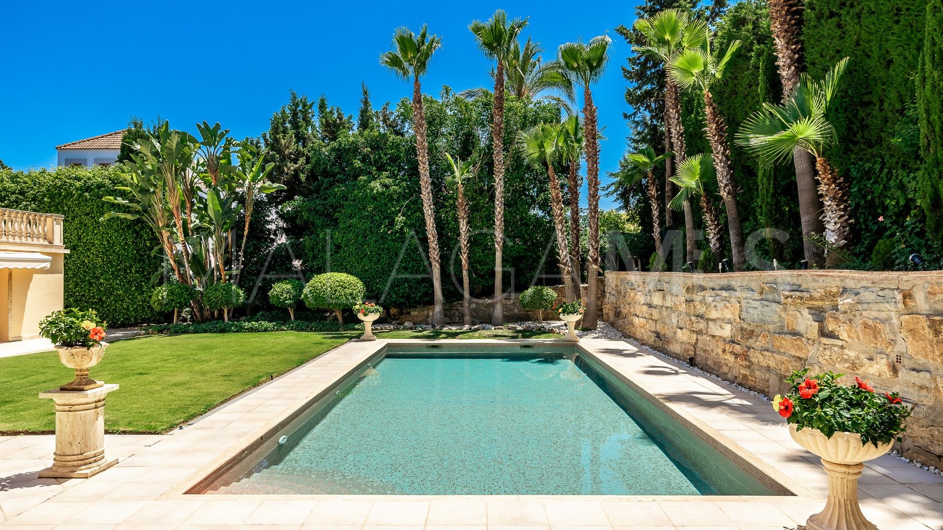 4 bedrooms villa for sale in Nueva Andalucia