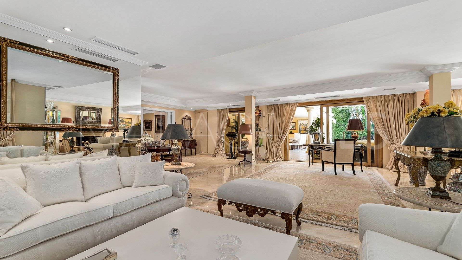 4 bedrooms villa for sale in Nueva Andalucia