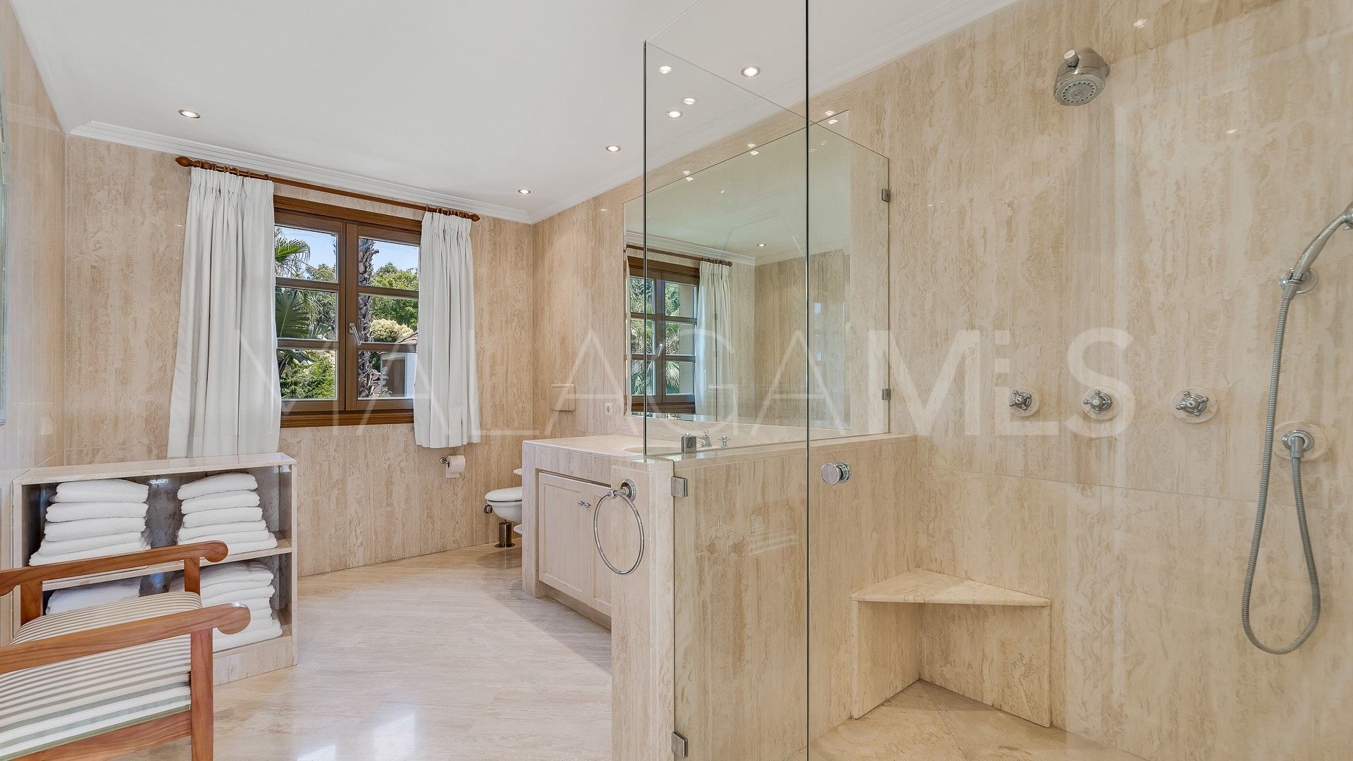 4 bedrooms villa for sale in Nueva Andalucia