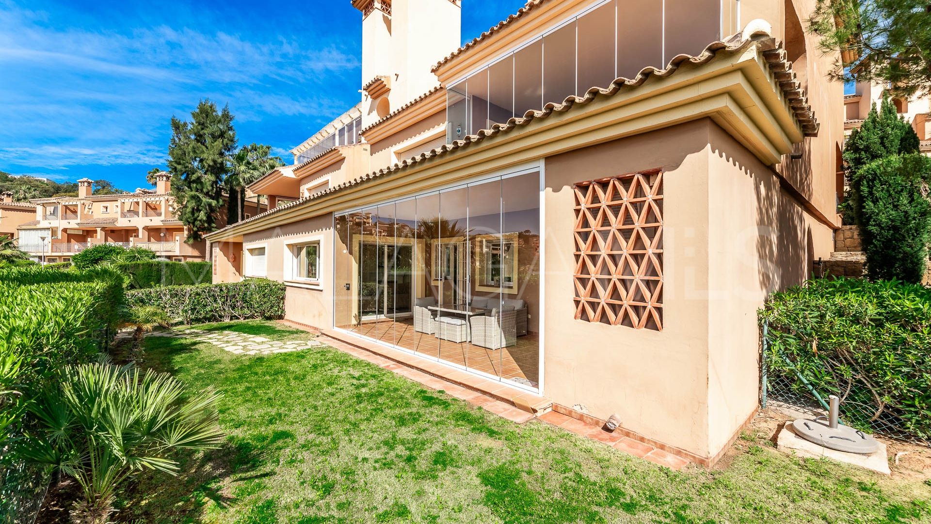 For sale apartment in Altos de Elviria