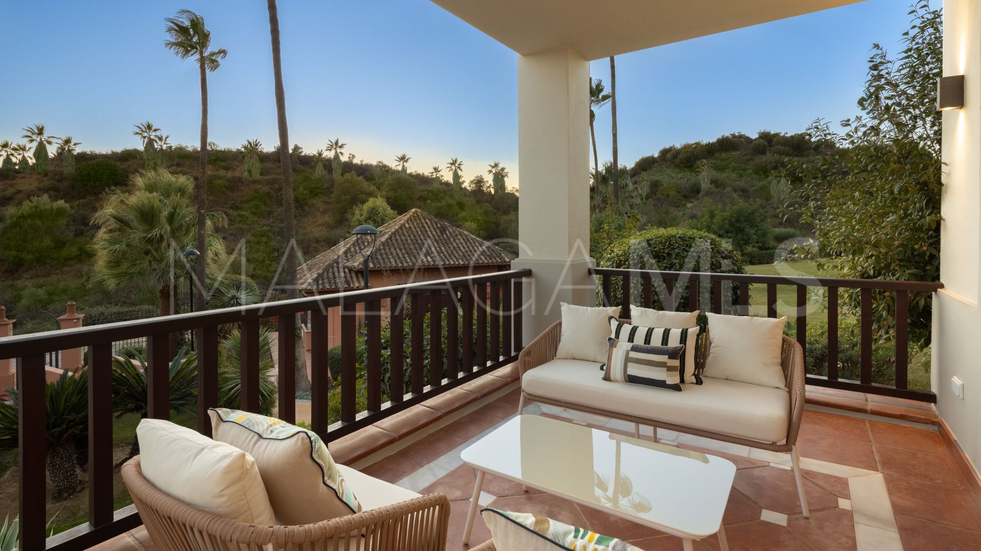 Buy villa in Marbella Hill Club