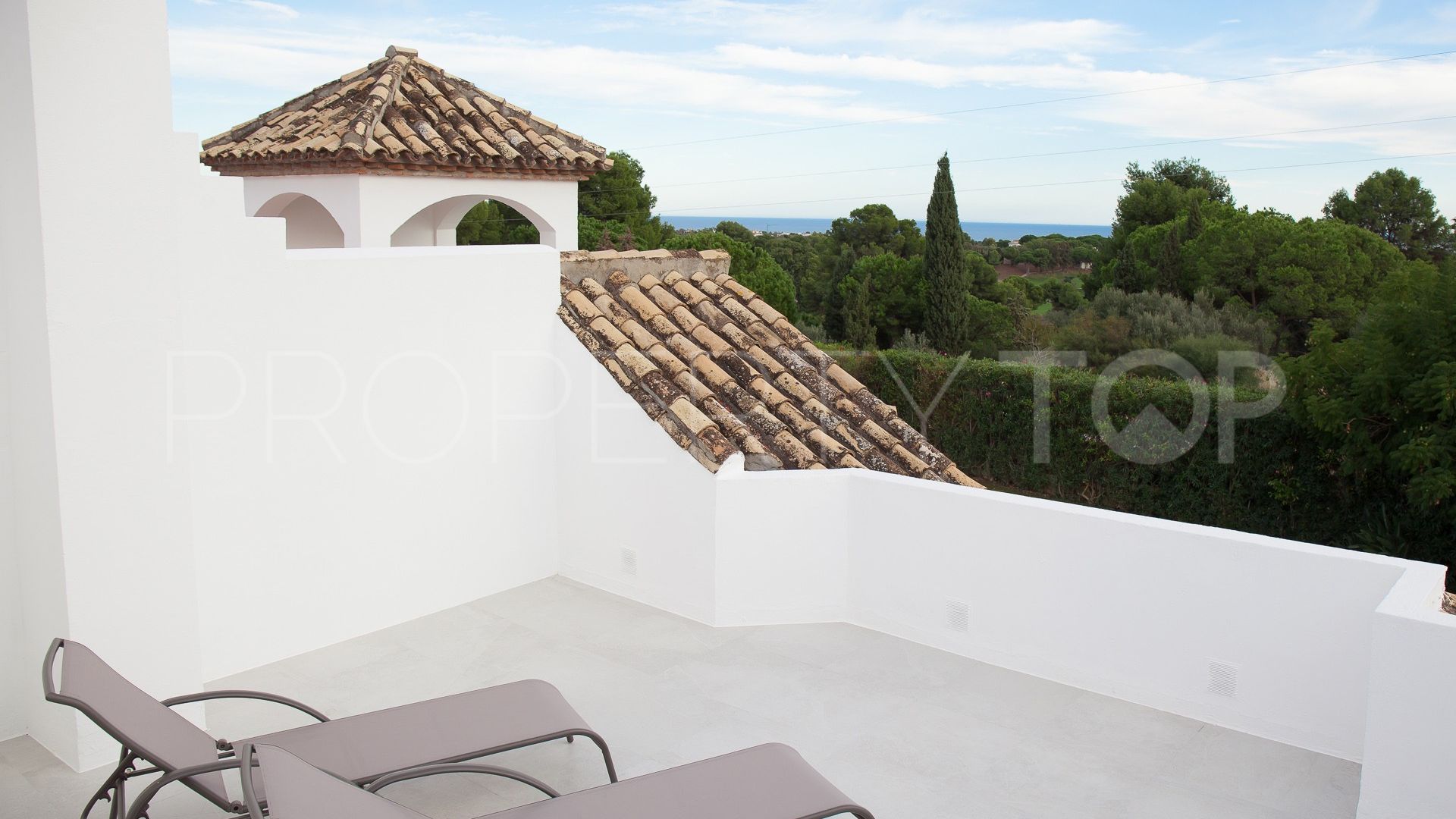 For sale town house in Nueva Andalucia