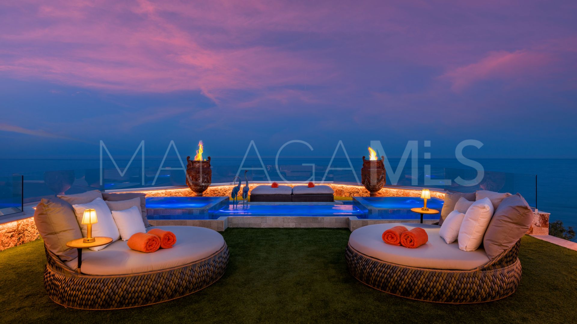 Takvåning for sale in Beach Side Golden Mile