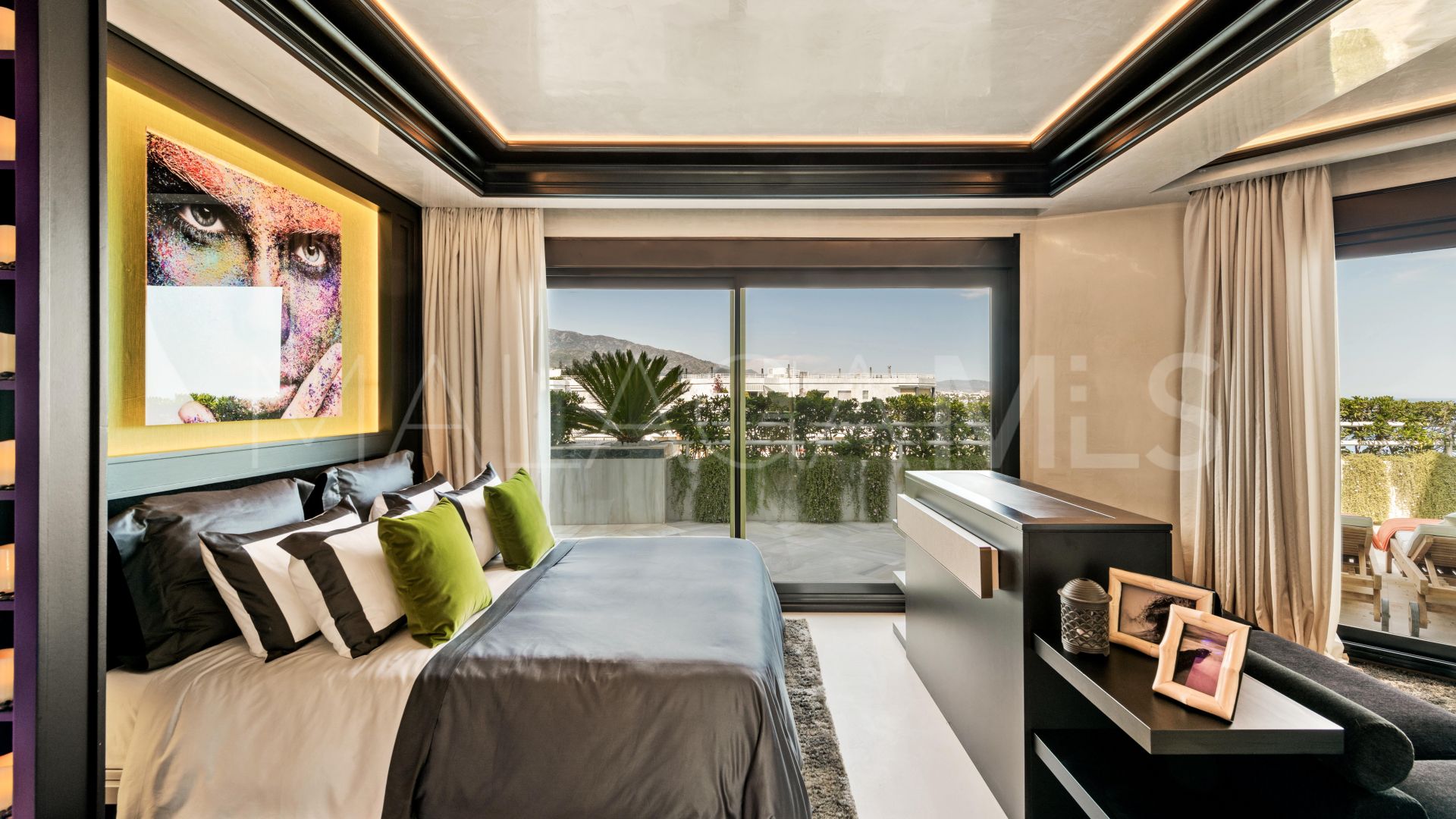 Takvåning for sale in Beach Side Golden Mile