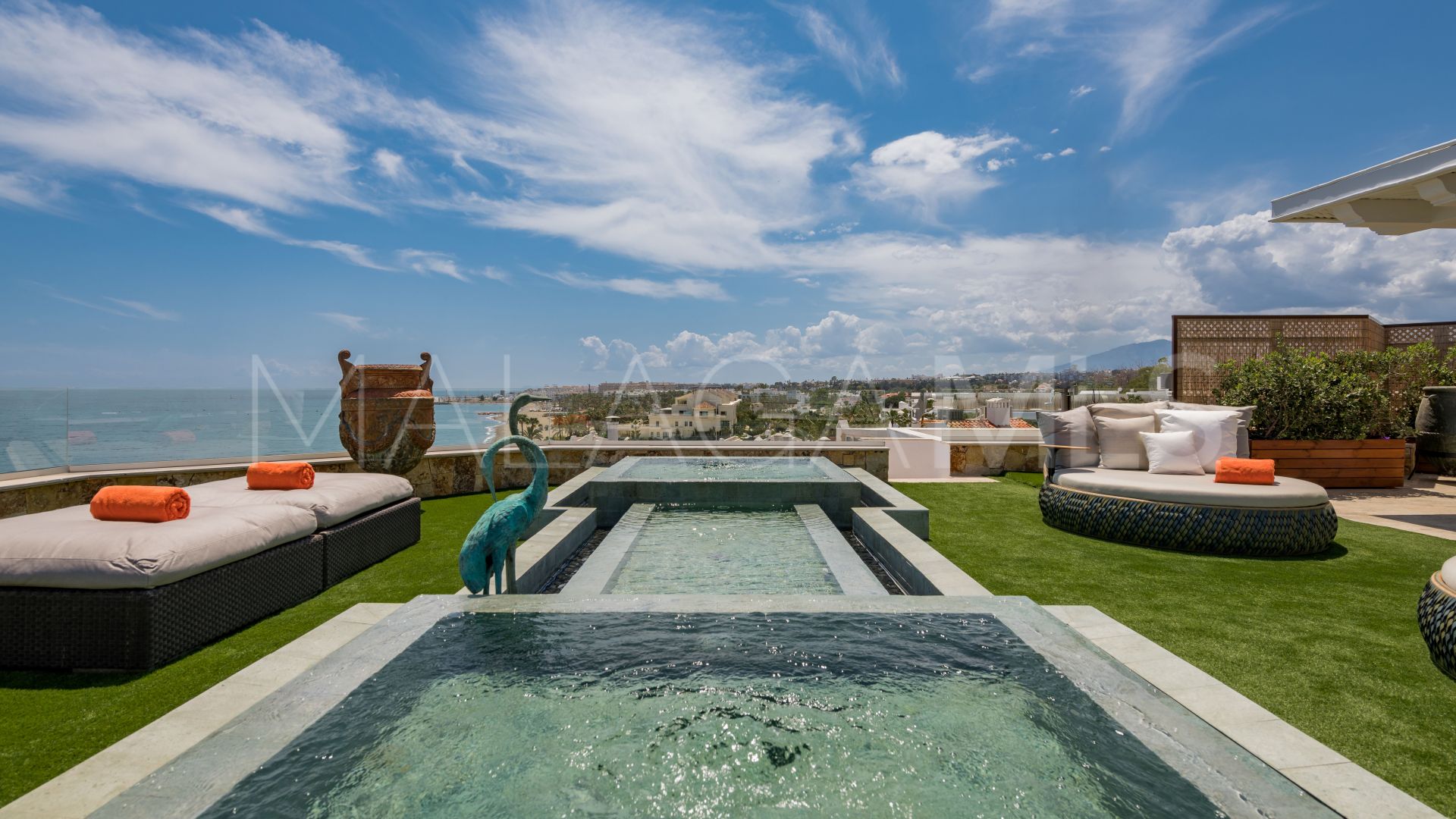 Takvåning for sale in Beach Side Golden Mile