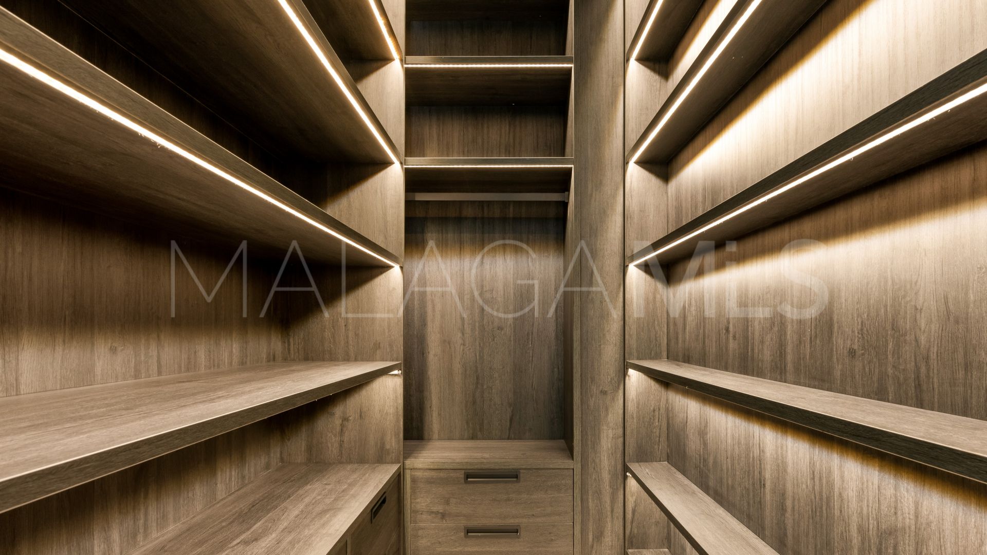 Takvåning for sale in Beach Side Golden Mile