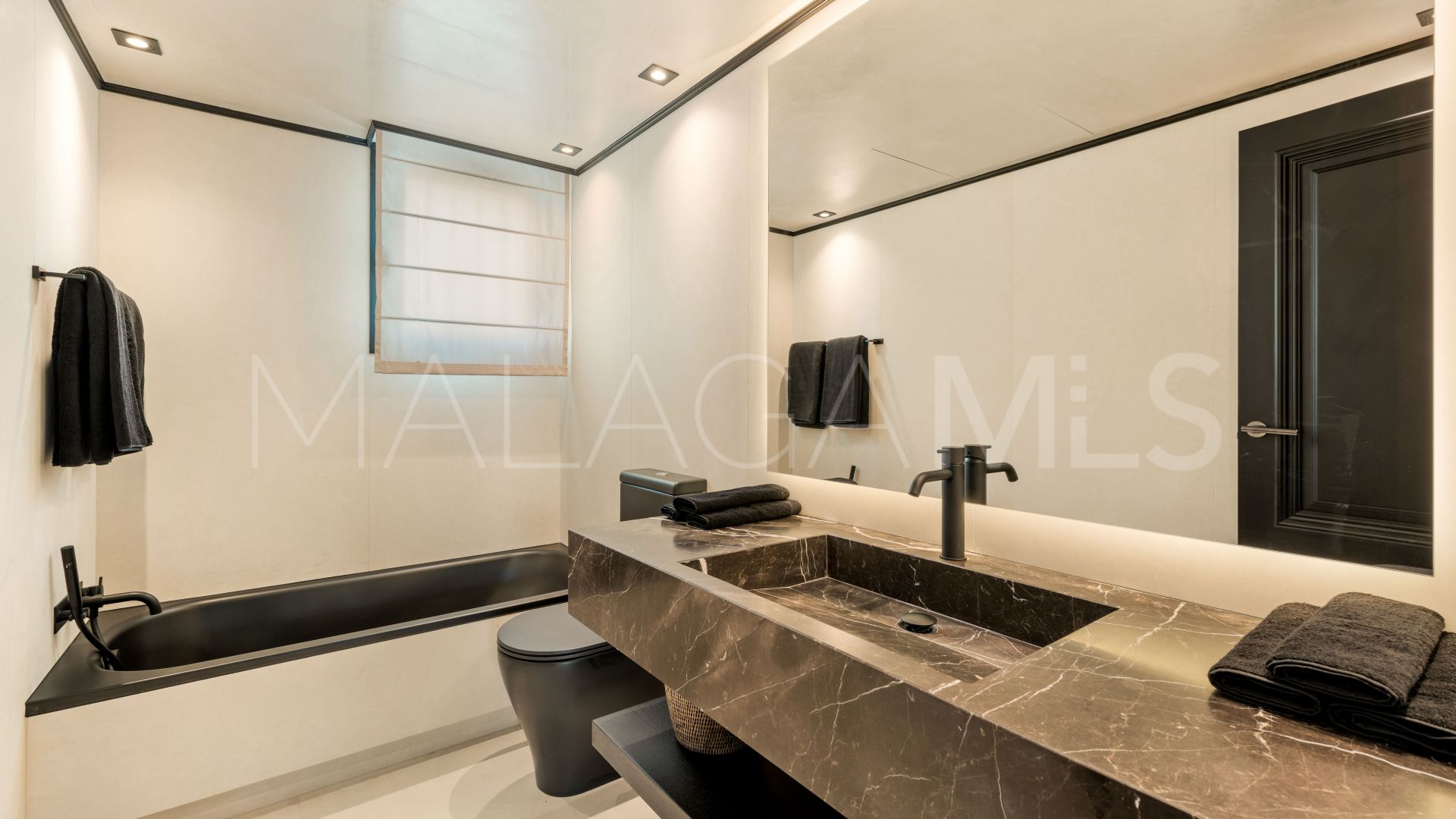 Takvåning for sale in Beach Side Golden Mile