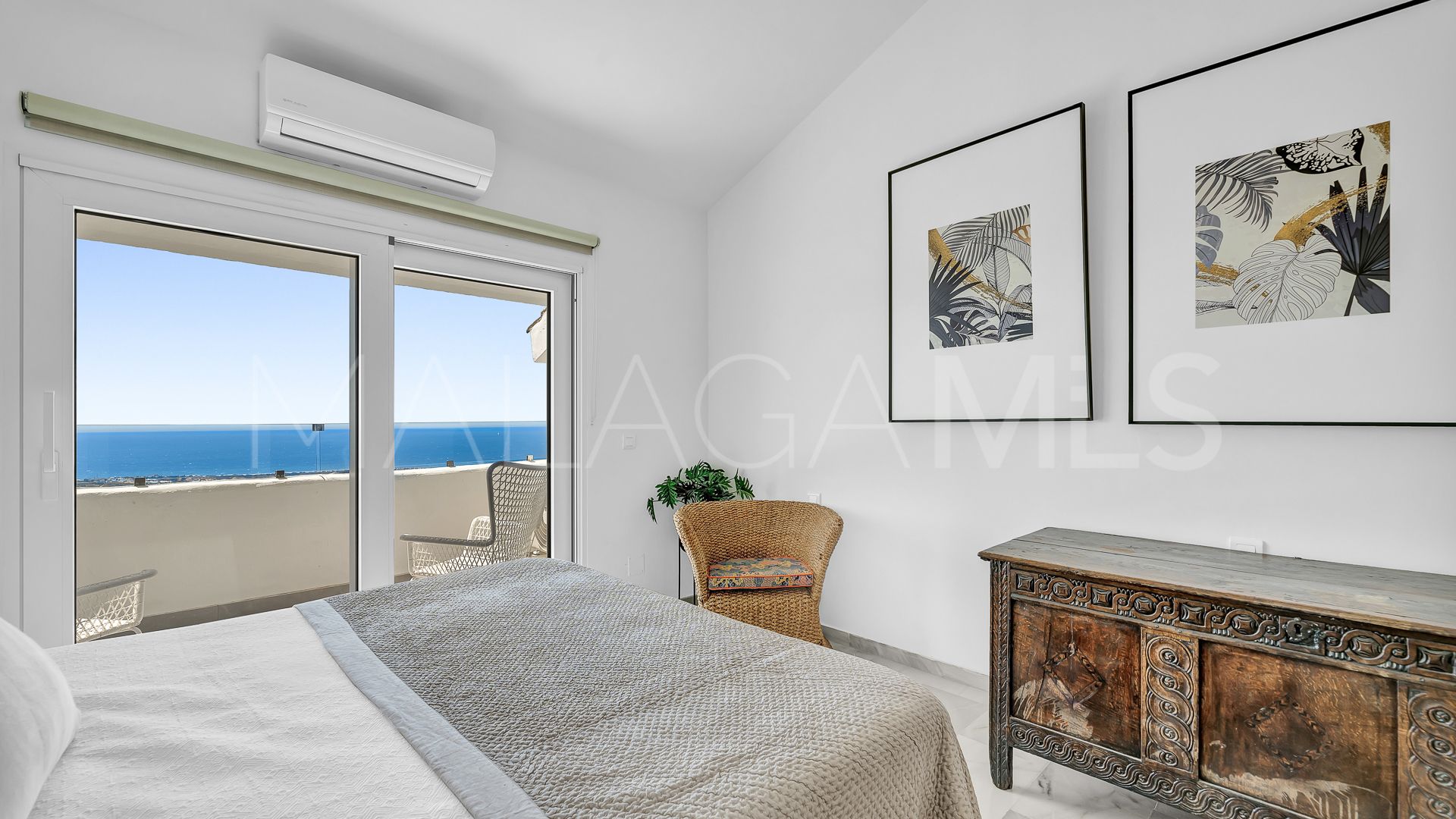 For sale Altos de Elviria apartment with 2 bedrooms