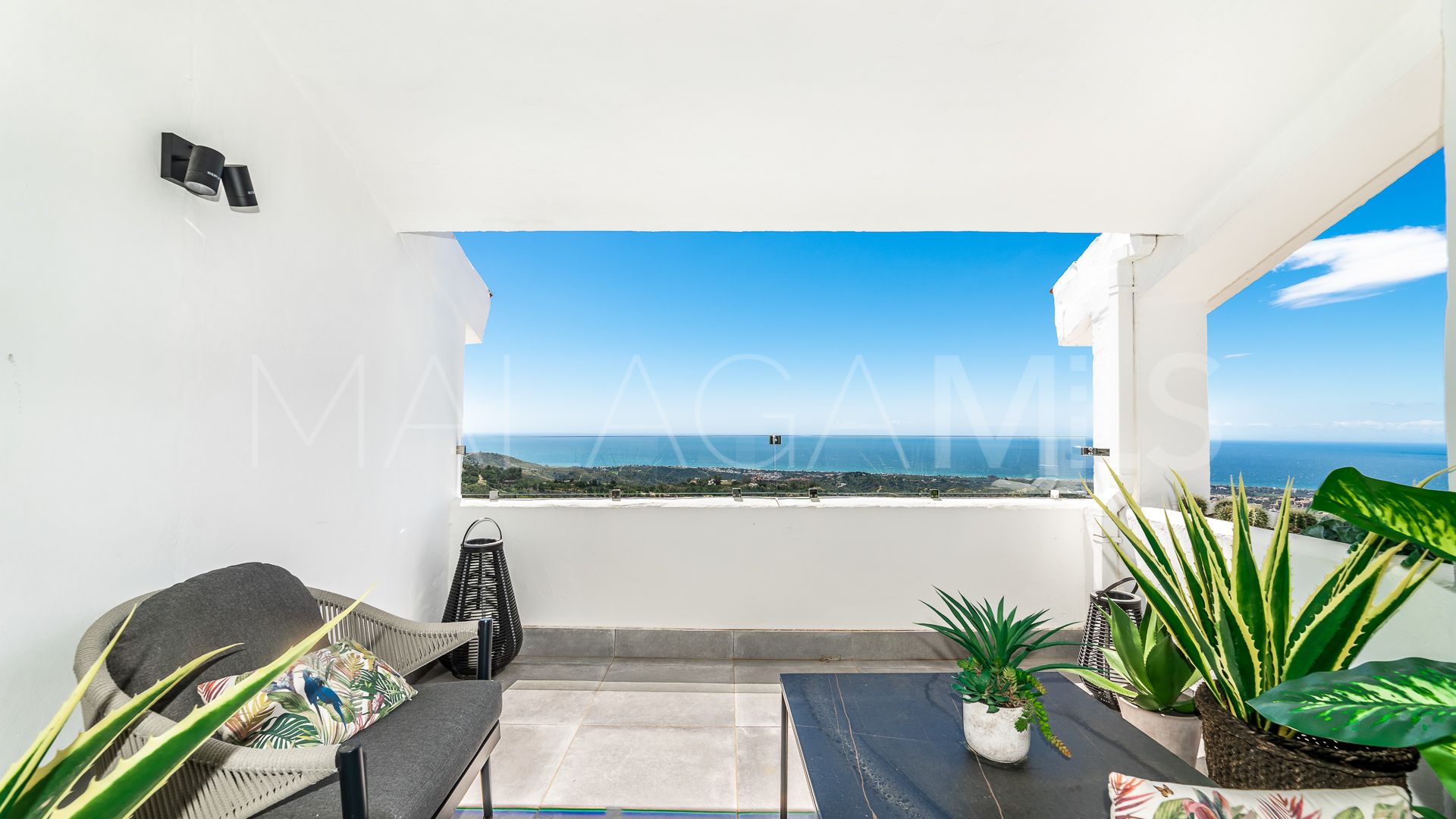 For sale Altos de Elviria apartment with 2 bedrooms