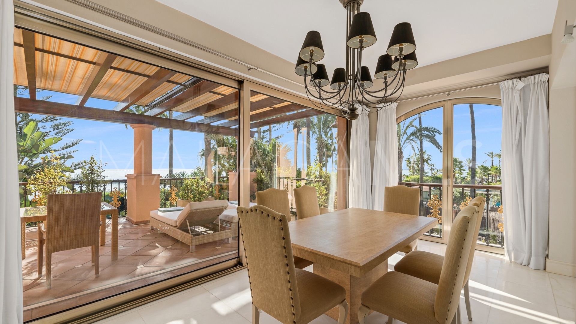 Duplex a la venta with 5 bedrooms in Marbella - Puerto Banus