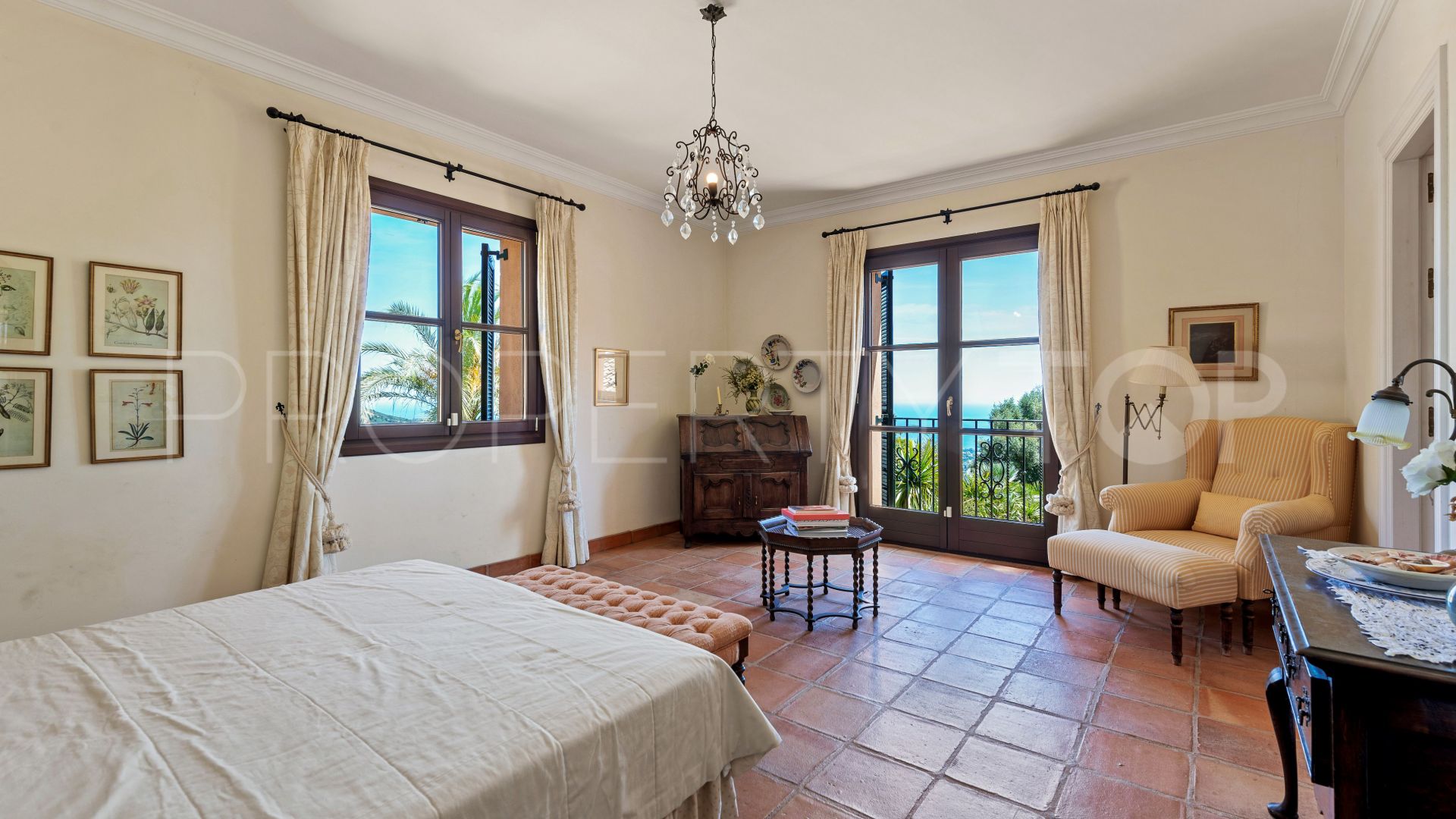 6 bedrooms Altos de Elviria villa for sale