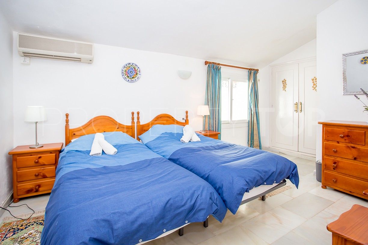 For sale San Pedro Playa villa with 5 bedrooms