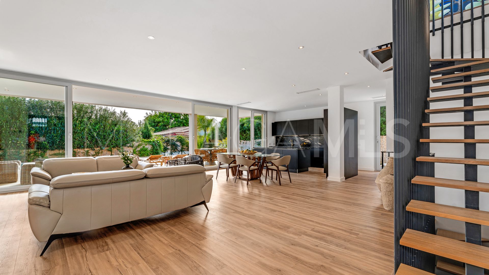 Villa for sale in San Pedro Playa