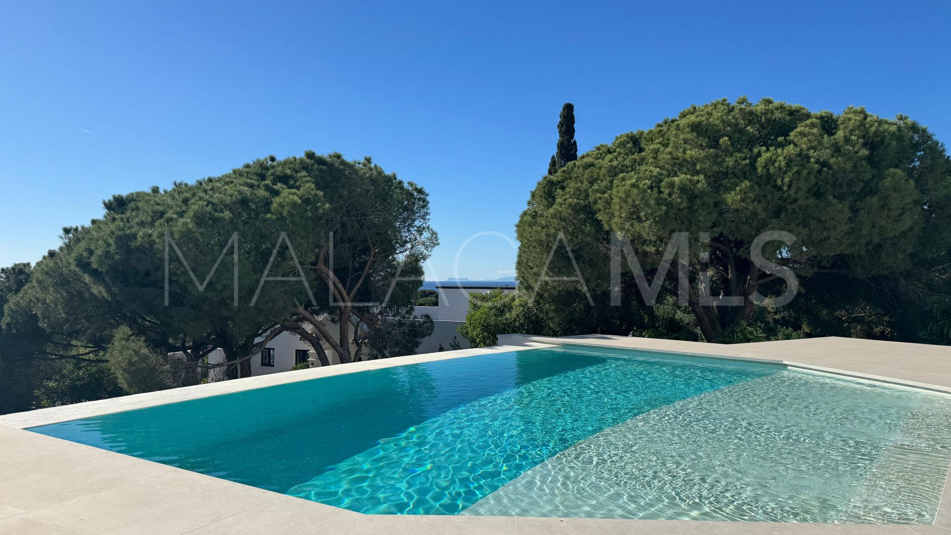 Villa for sale in Elviria