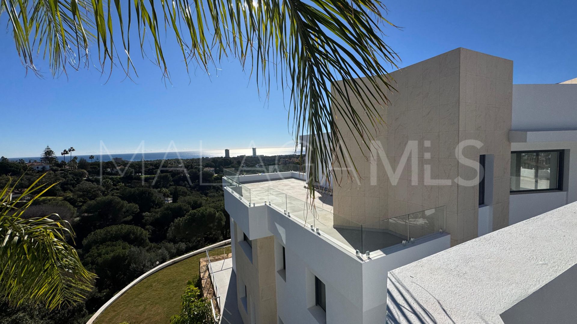 Villa for sale in Elviria