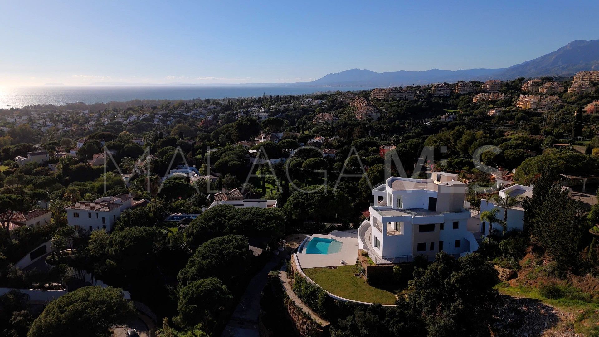 Villa for sale in Elviria