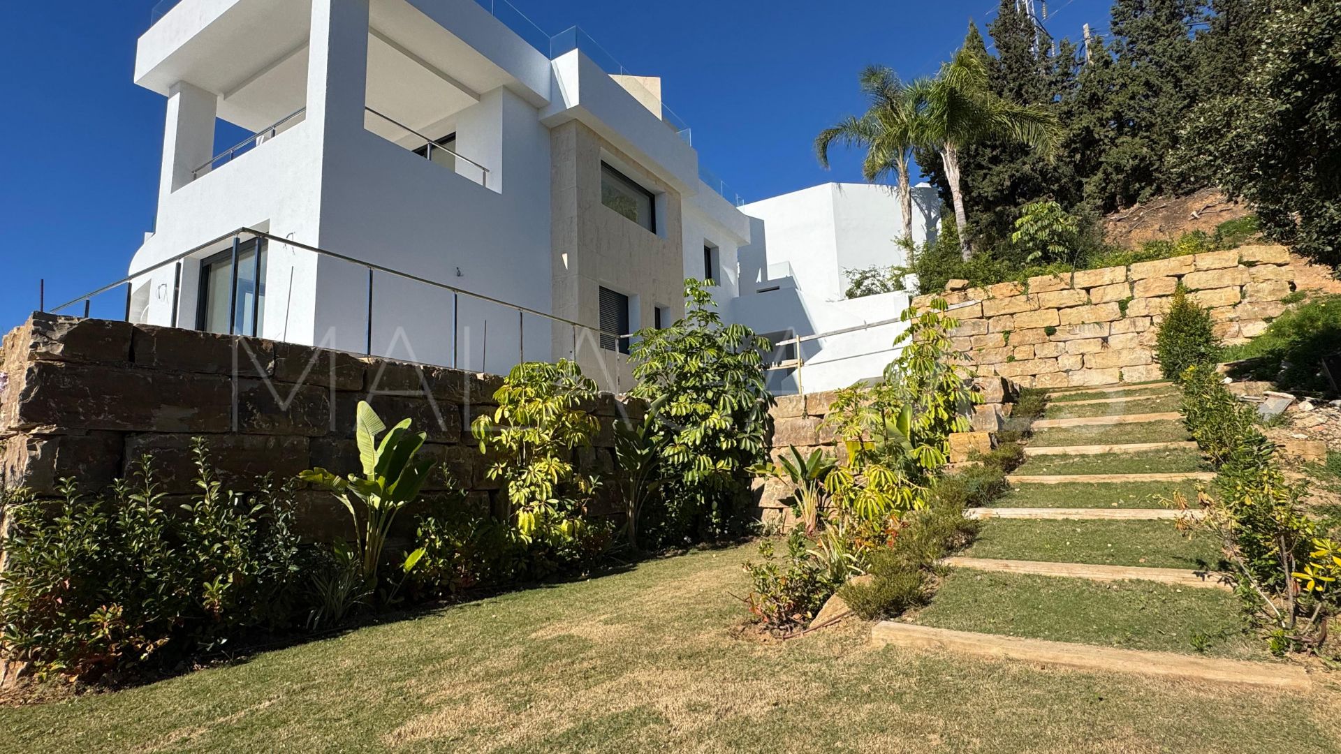 Villa for sale in Elviria