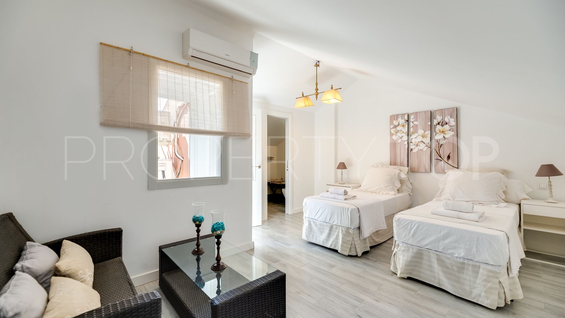 Town house with 5 bedrooms for sale in Los Monteros