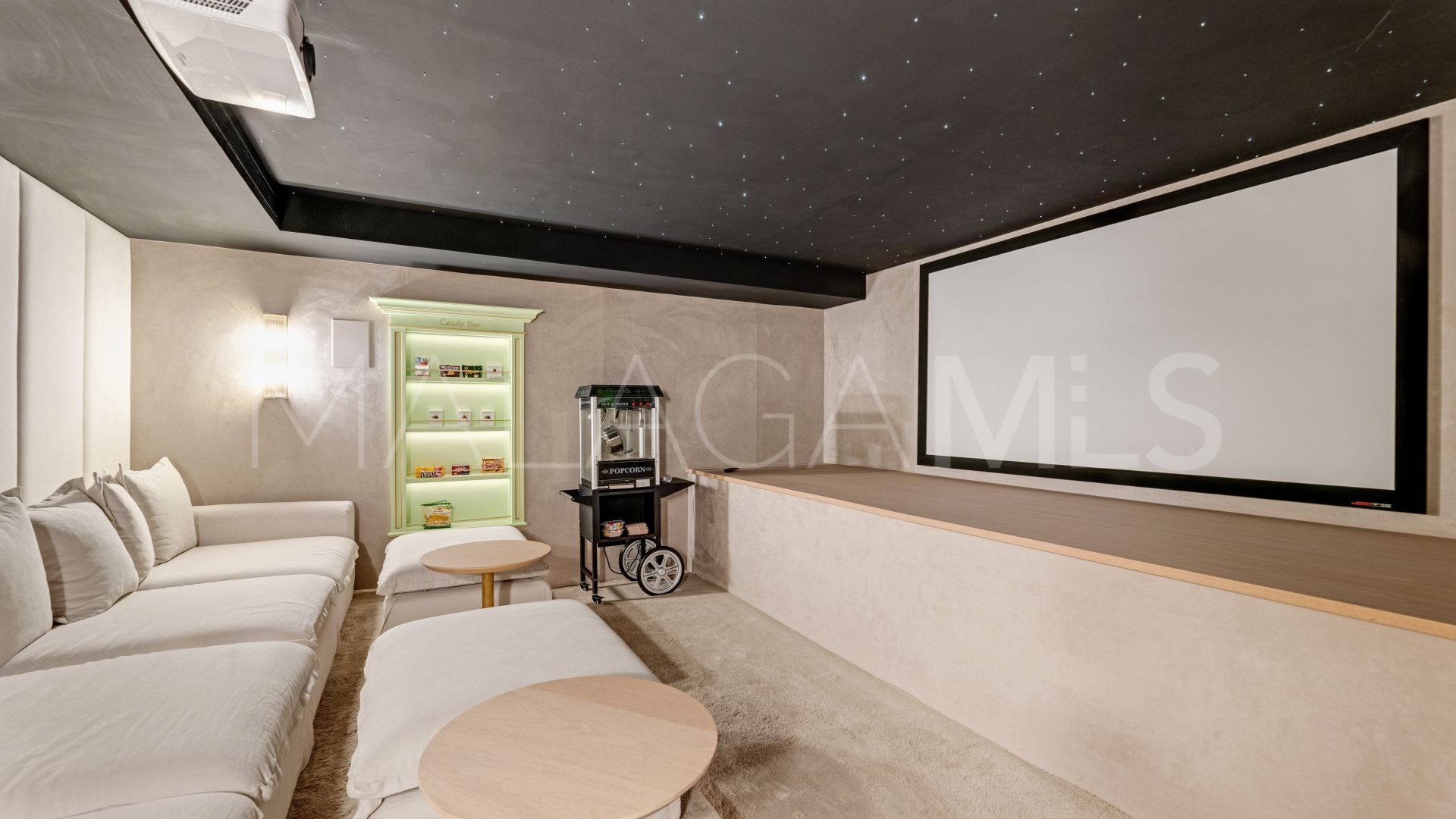Se vende villa in Sierra Blanca with 5 bedrooms