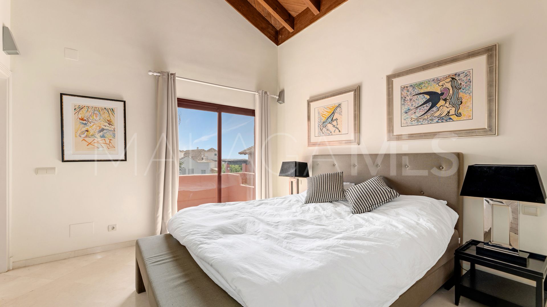 For sale penthouse in Elviria