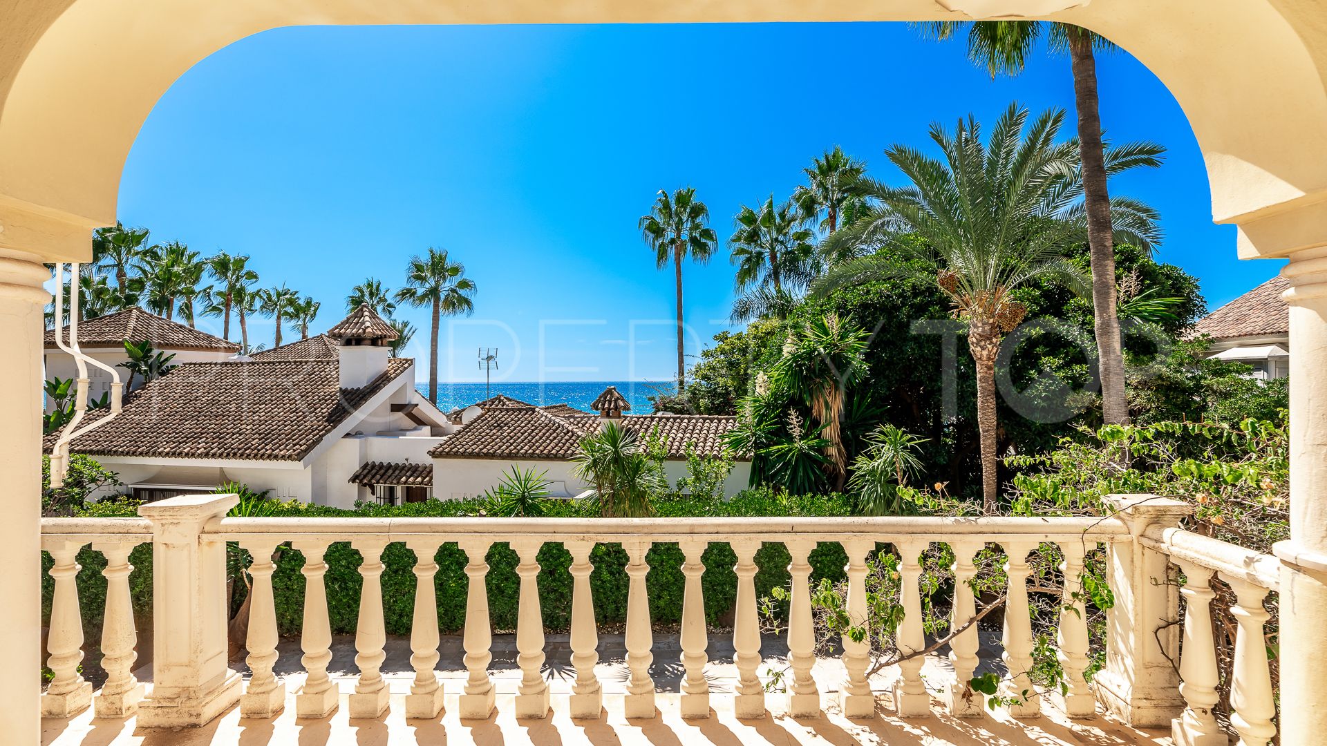 5 bedrooms villa in Bahia de Marbella for sale