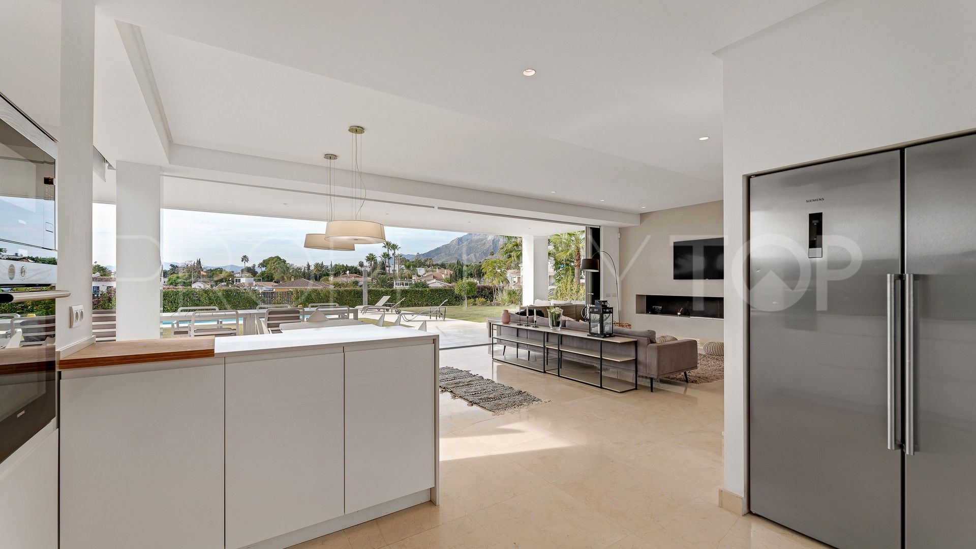 Villa for sale in Rio Real with 4 bedrooms