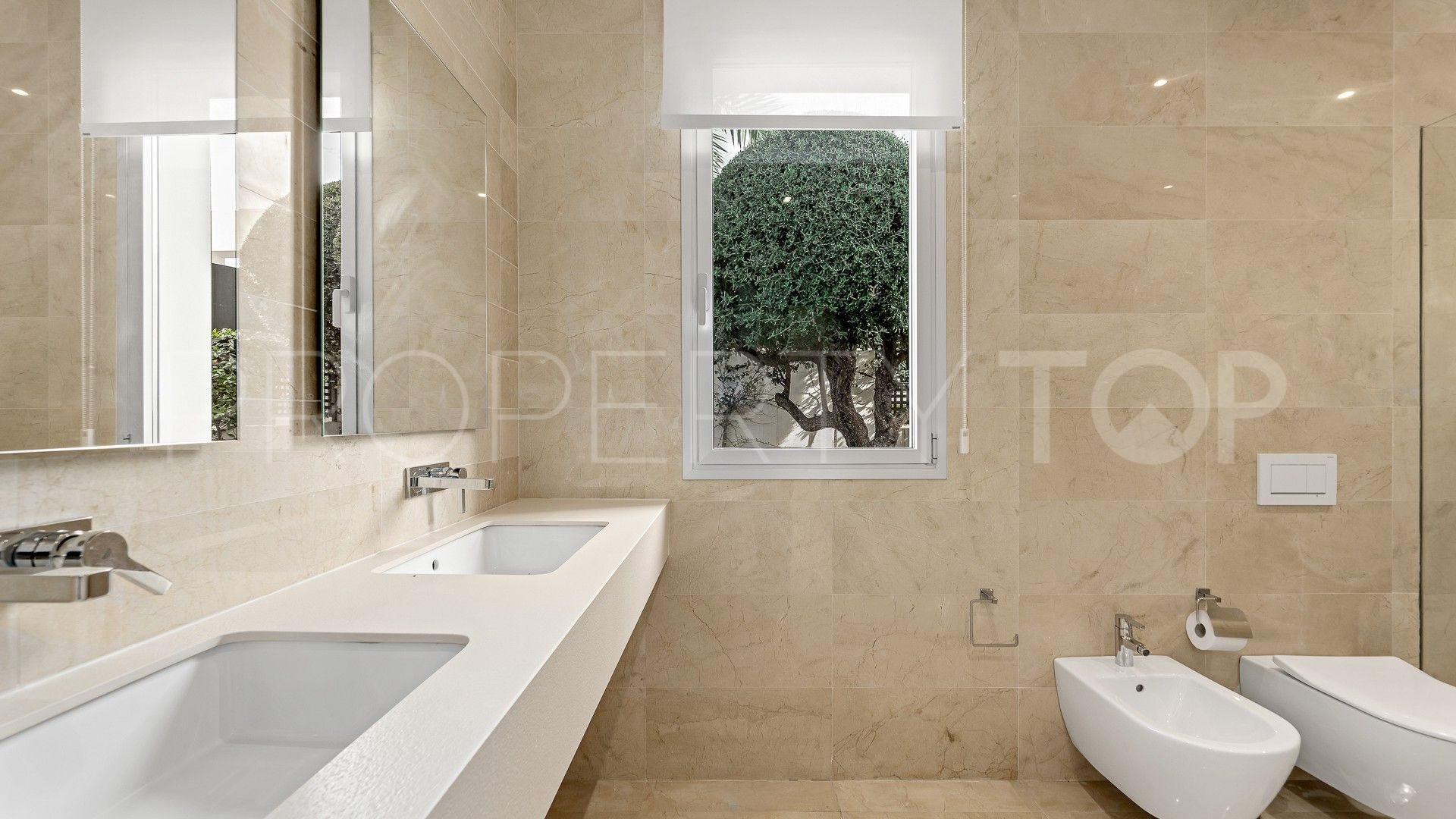 Villa for sale in Rio Real with 4 bedrooms