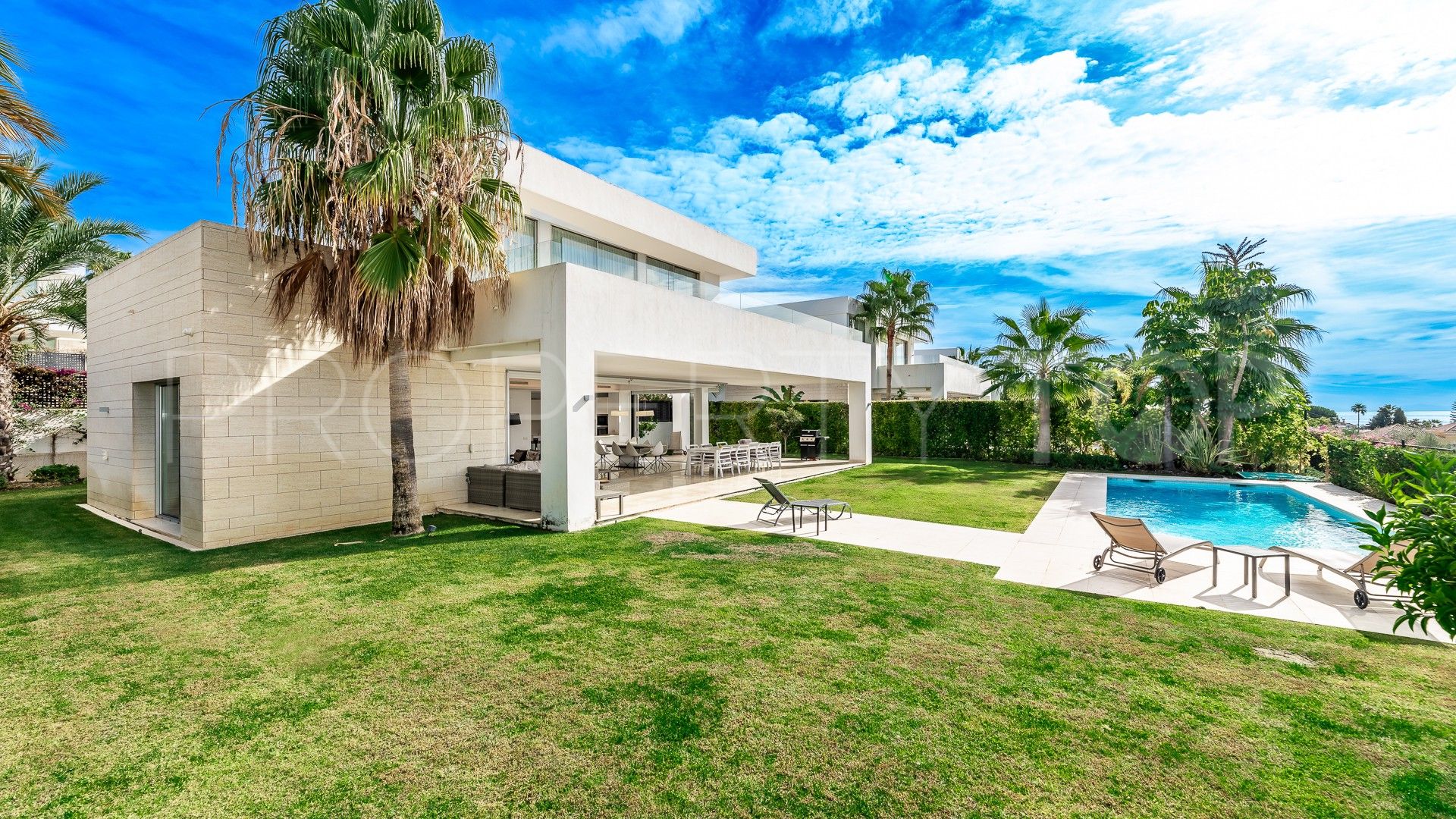 Villa for sale in Rio Real with 4 bedrooms