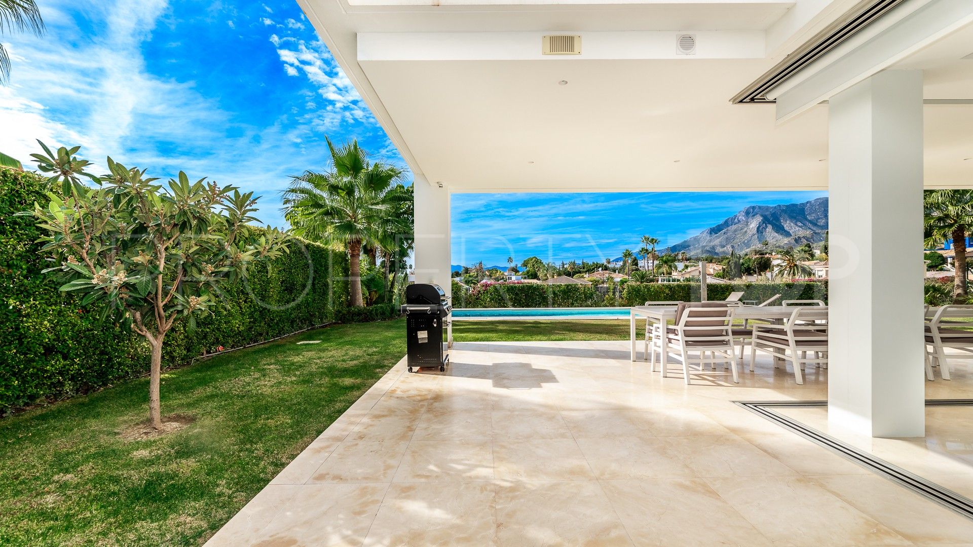 Villa for sale in Rio Real with 4 bedrooms