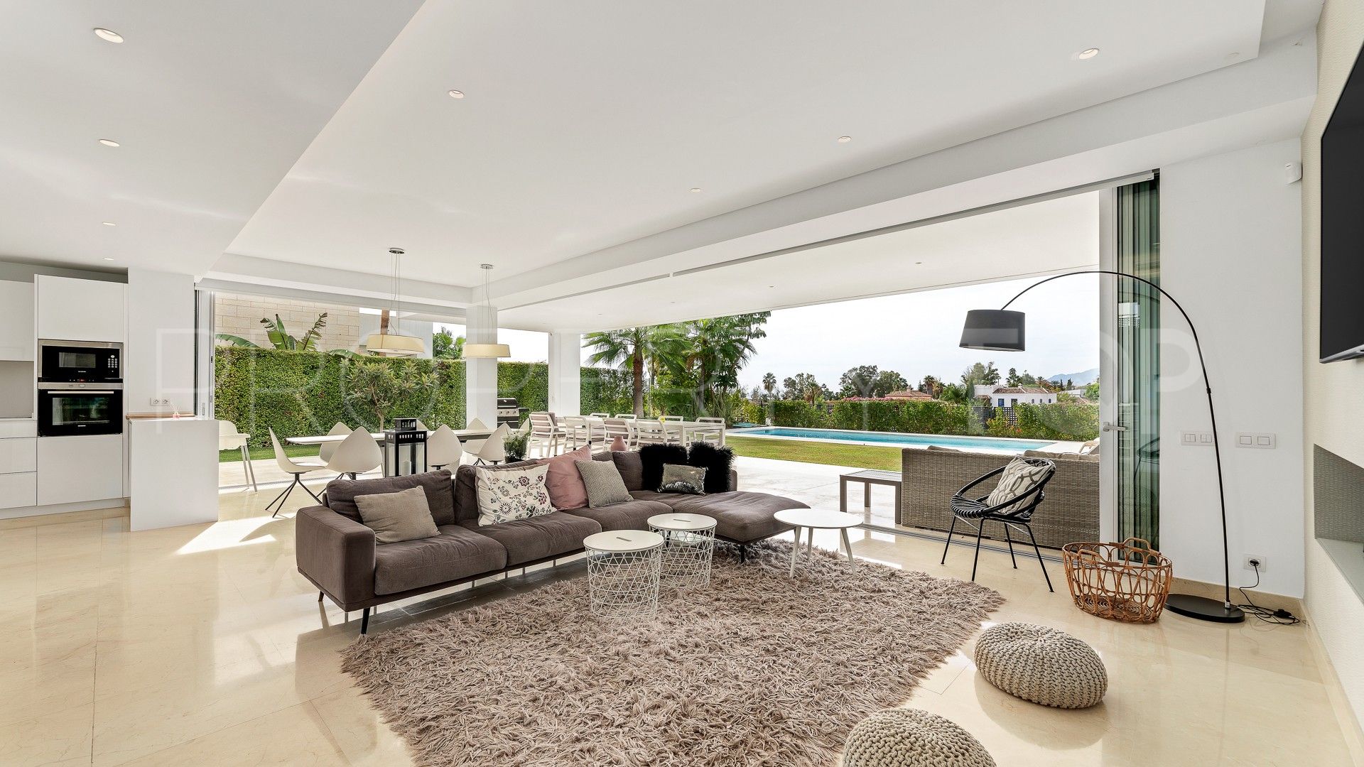 Villa for sale in Rio Real with 4 bedrooms