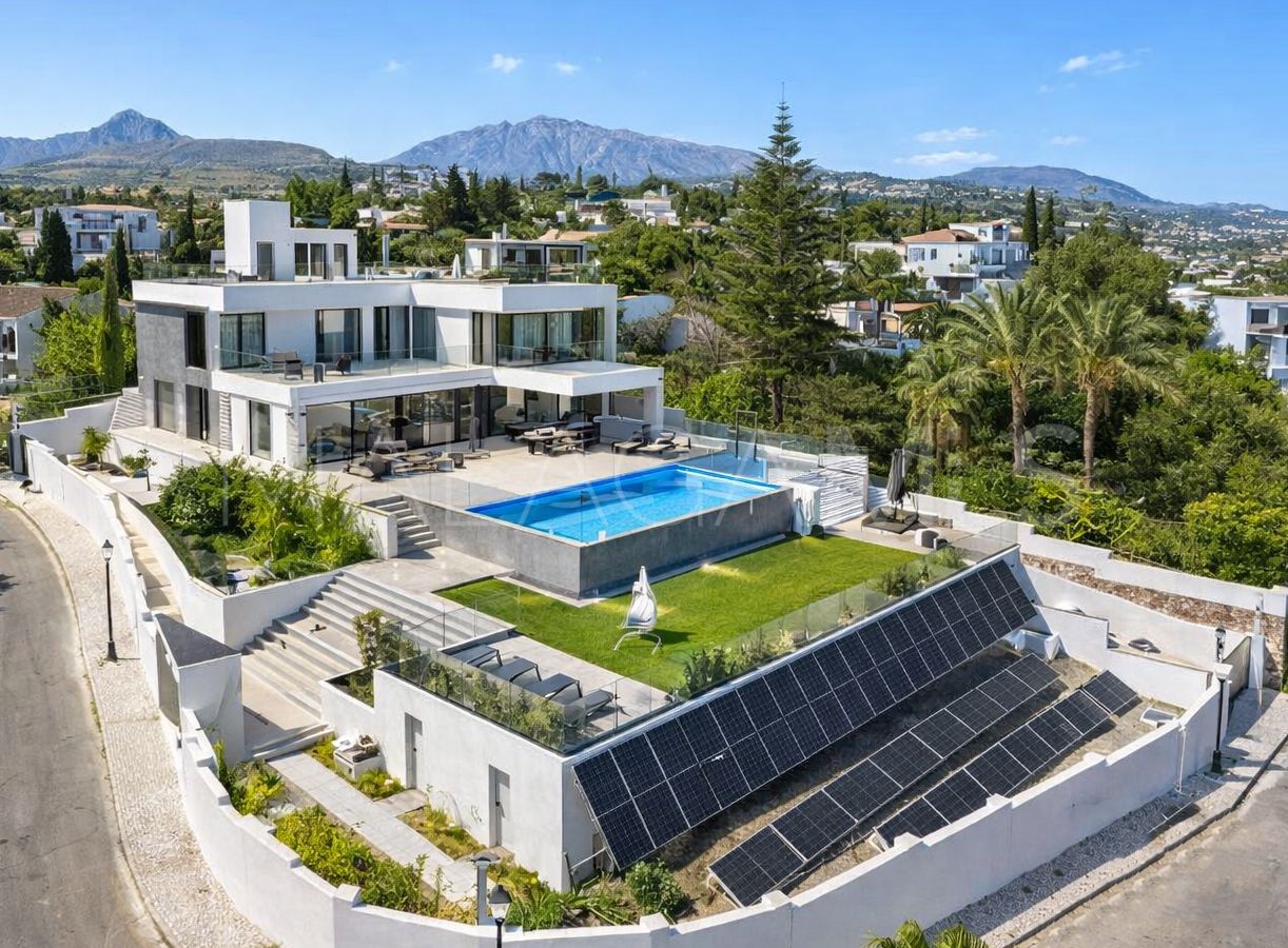 Villa for sale in Paraiso Alto