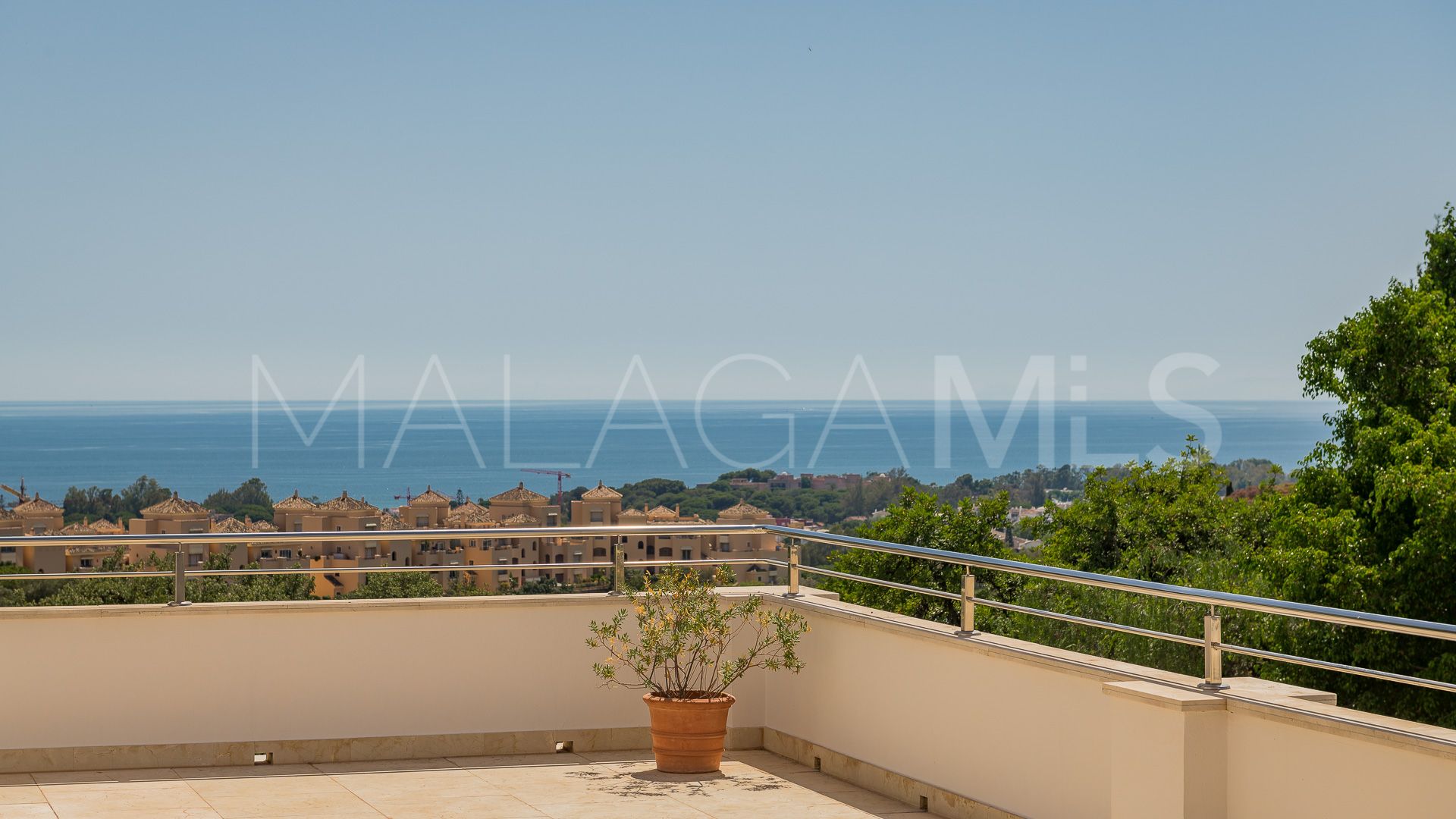 Villa for sale in Elviria with 4 bedrooms