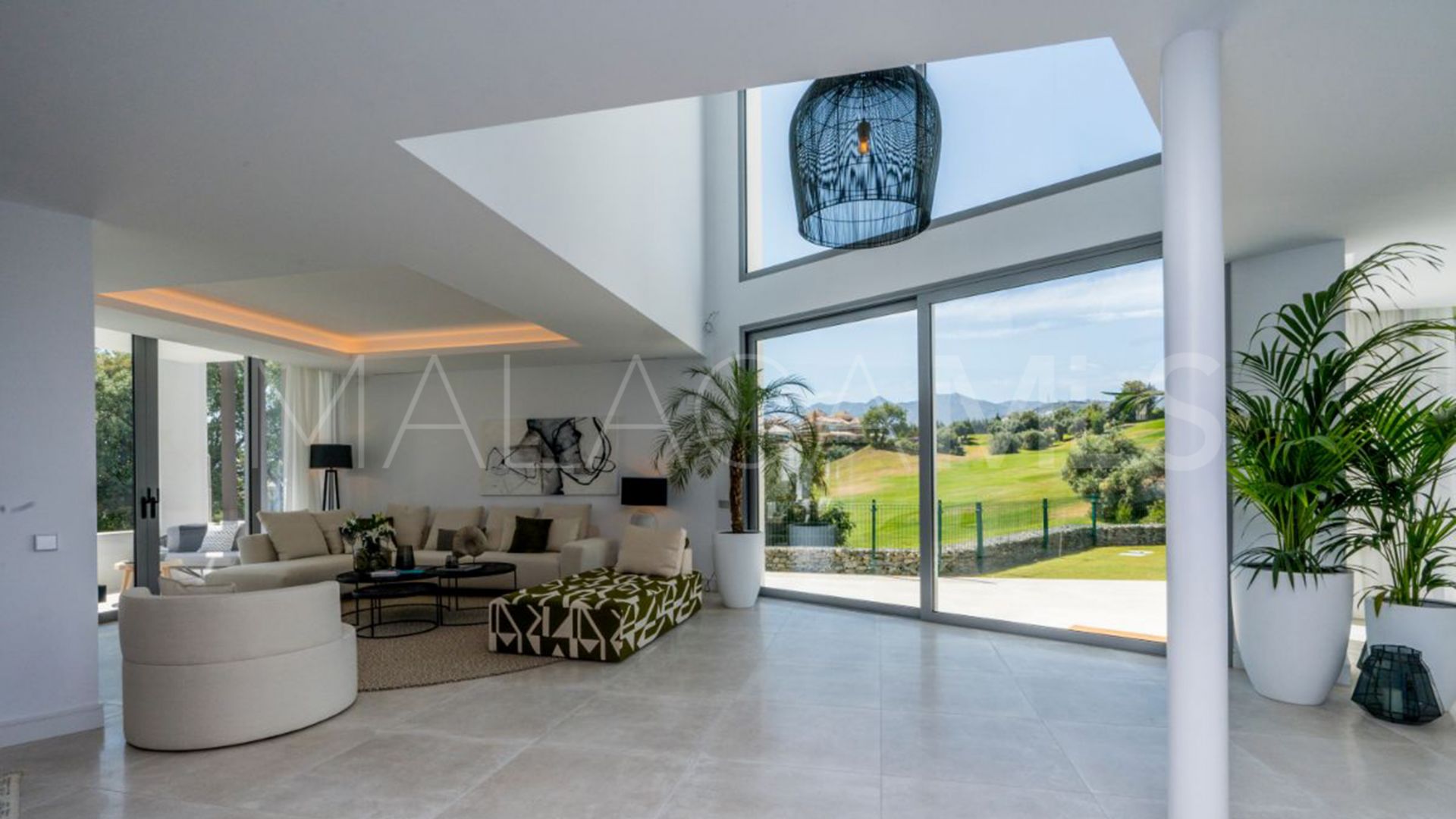 Villa for sale in Los Monteros de 4 bedrooms