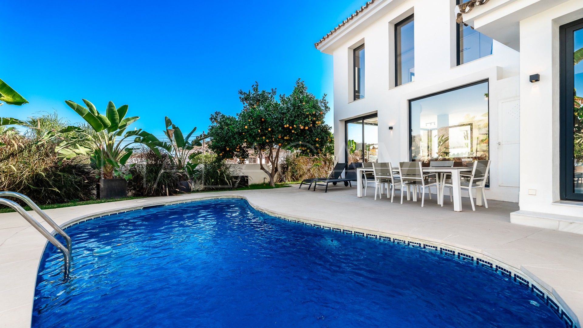 Hus i byn for sale in Marbella - Puerto Banus