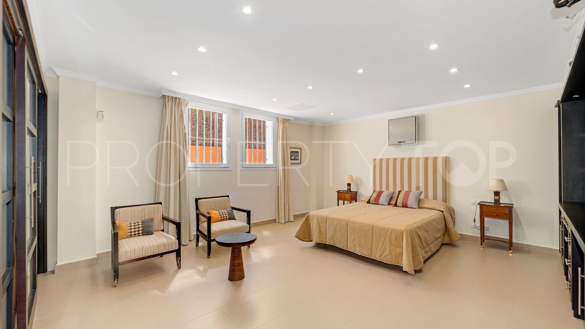 5 bedrooms Los Monteros villa for sale