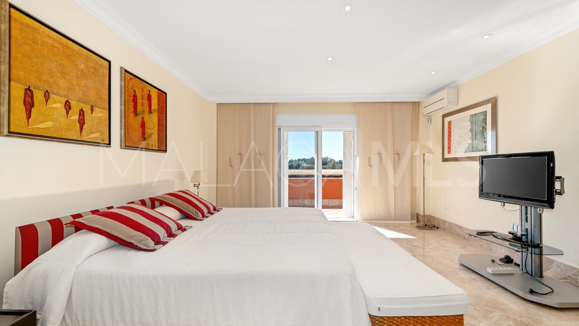 Villa for sale de 5 bedrooms in Los Monteros
