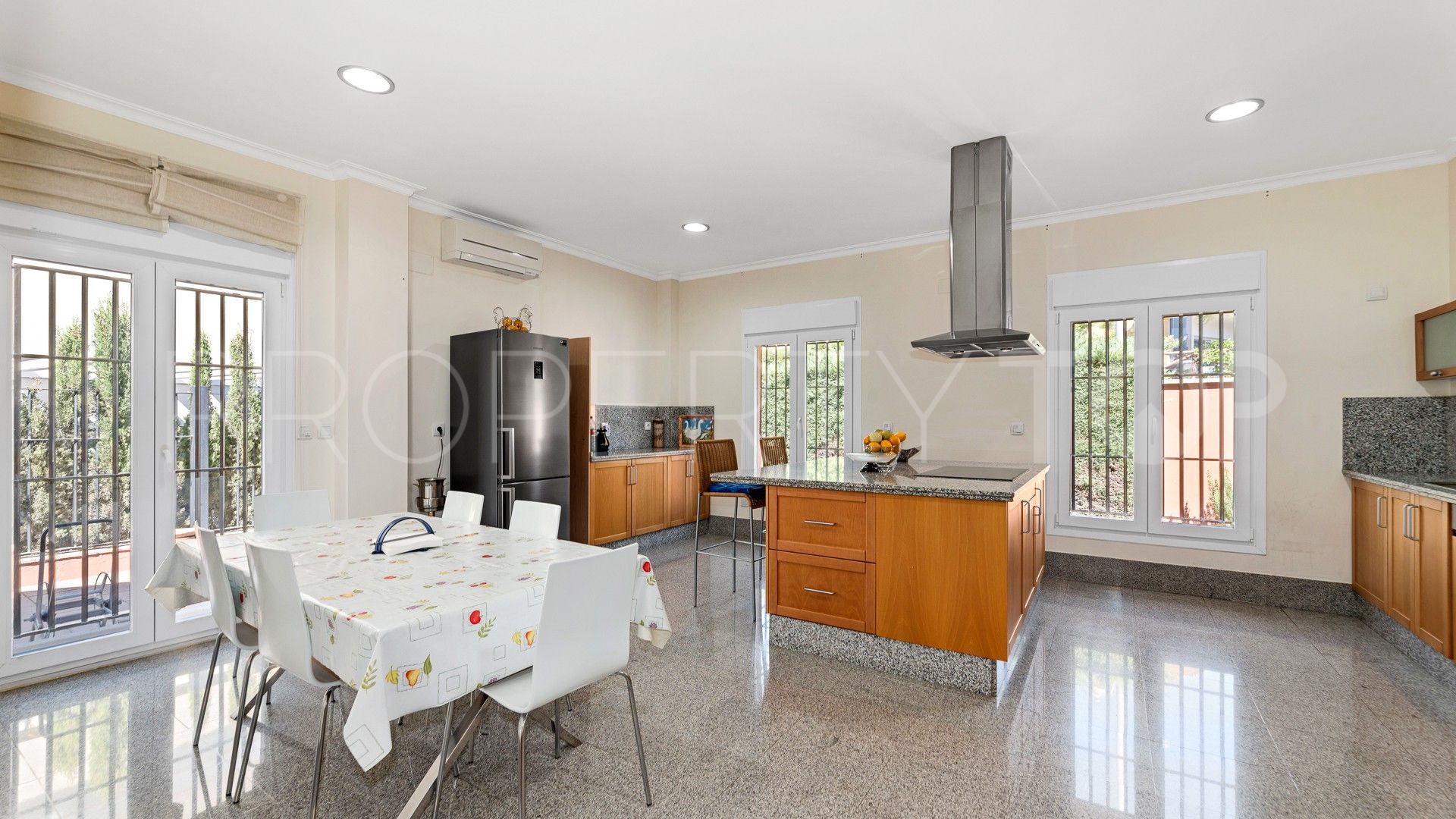 5 bedrooms Los Monteros villa for sale