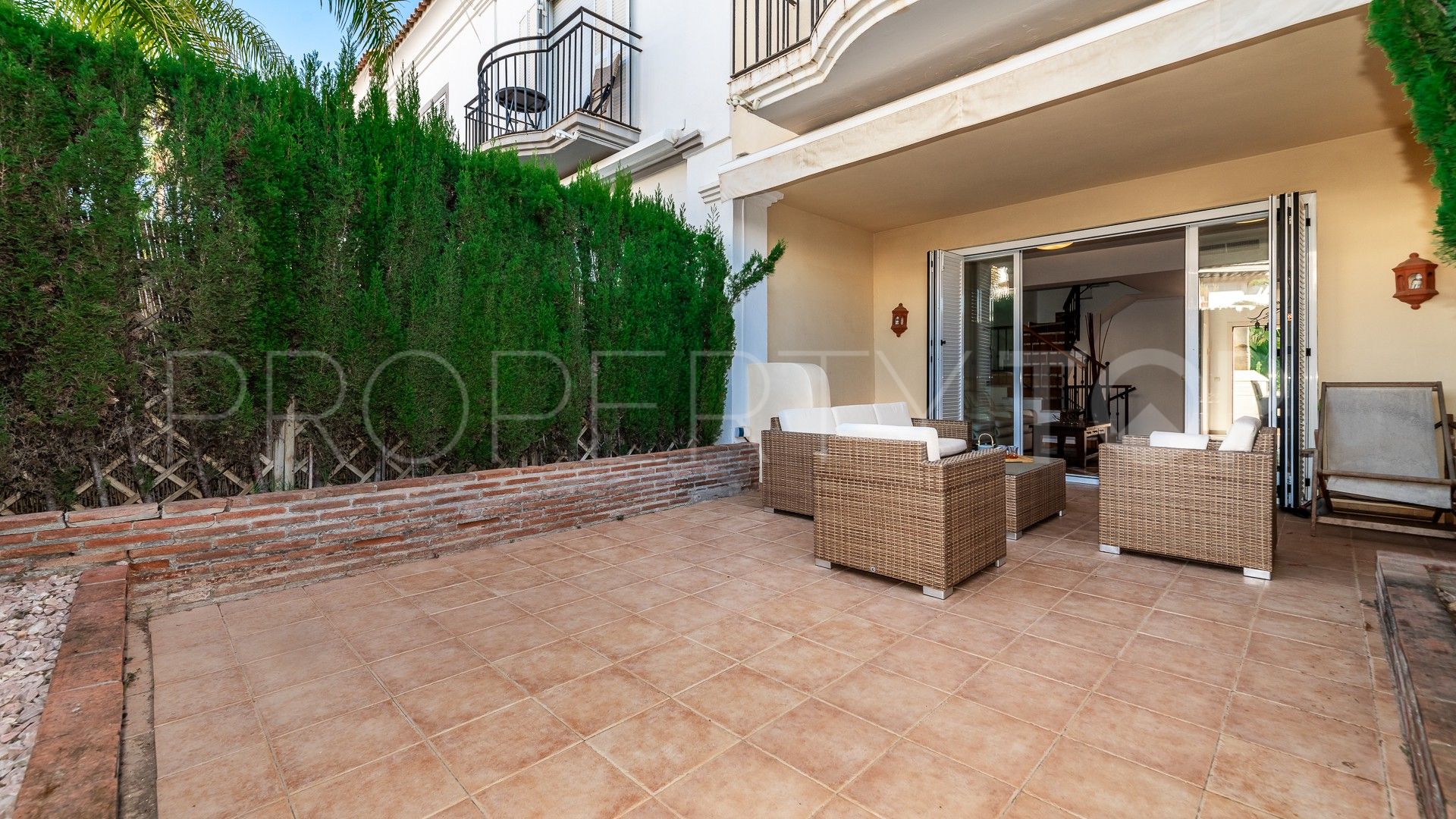For sale town house in Bahia de Marbella with 3 bedrooms