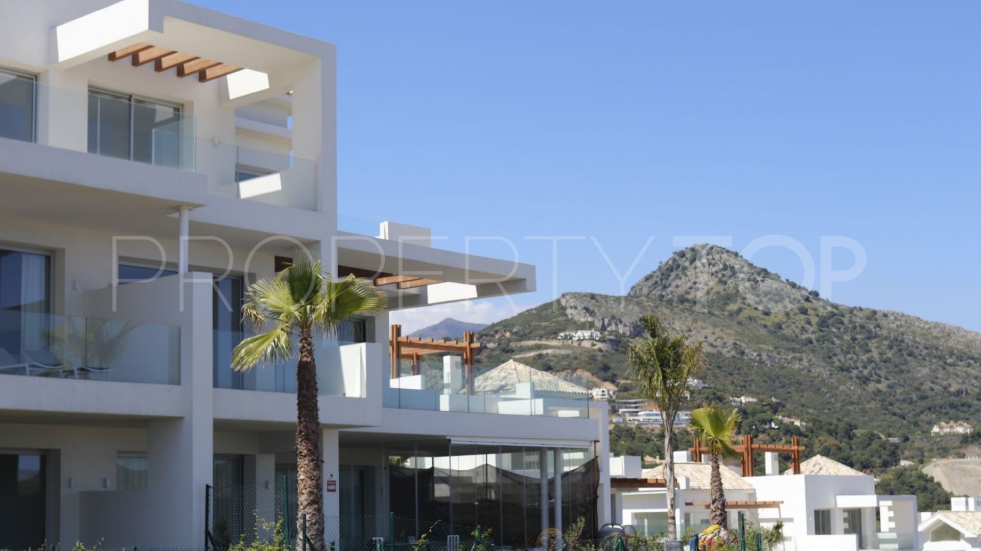 Buy apartment with 4 bedrooms in Marbella Club Golf Resort
