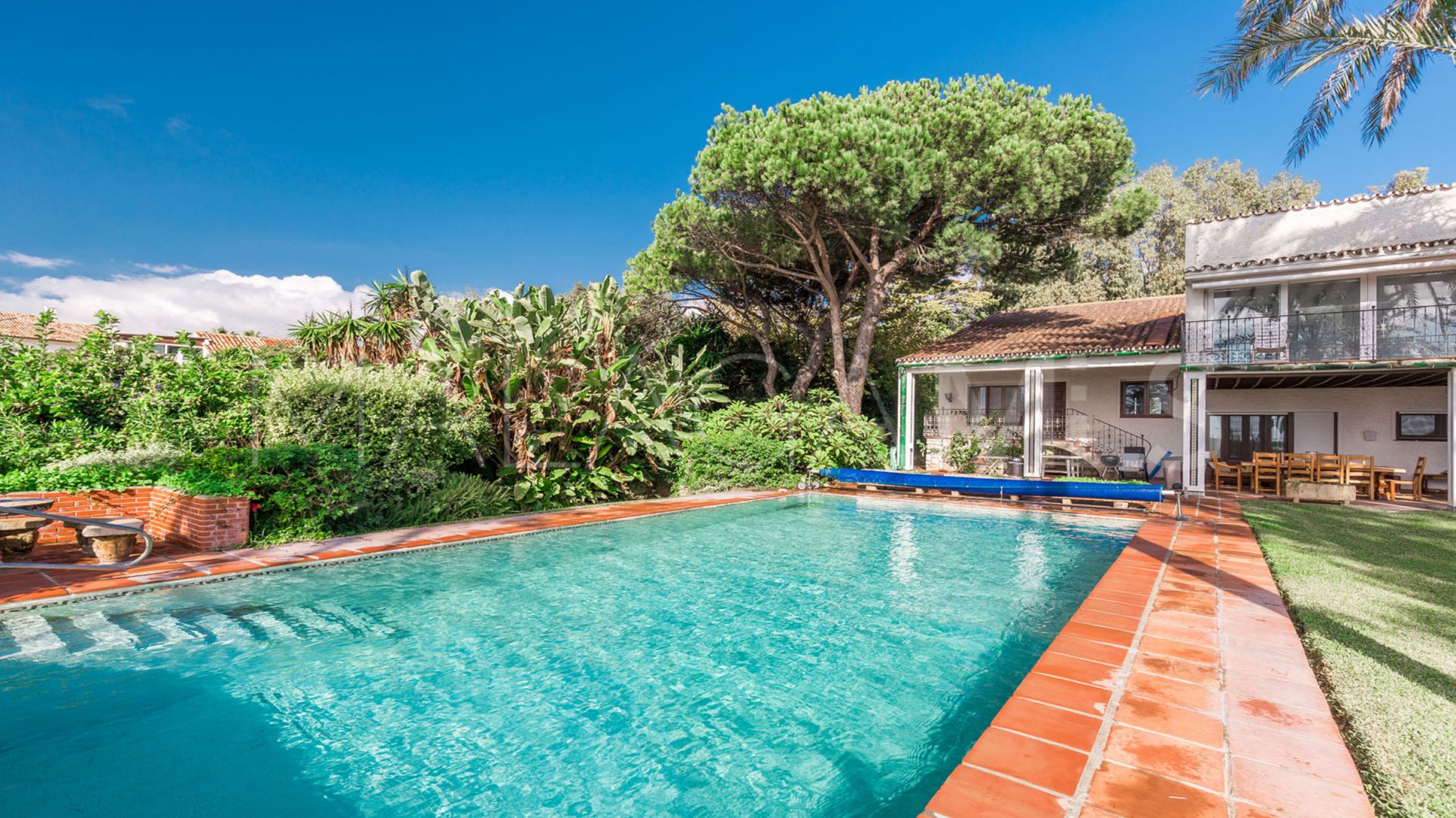Buy villa in Los Monteros with 5 bedrooms