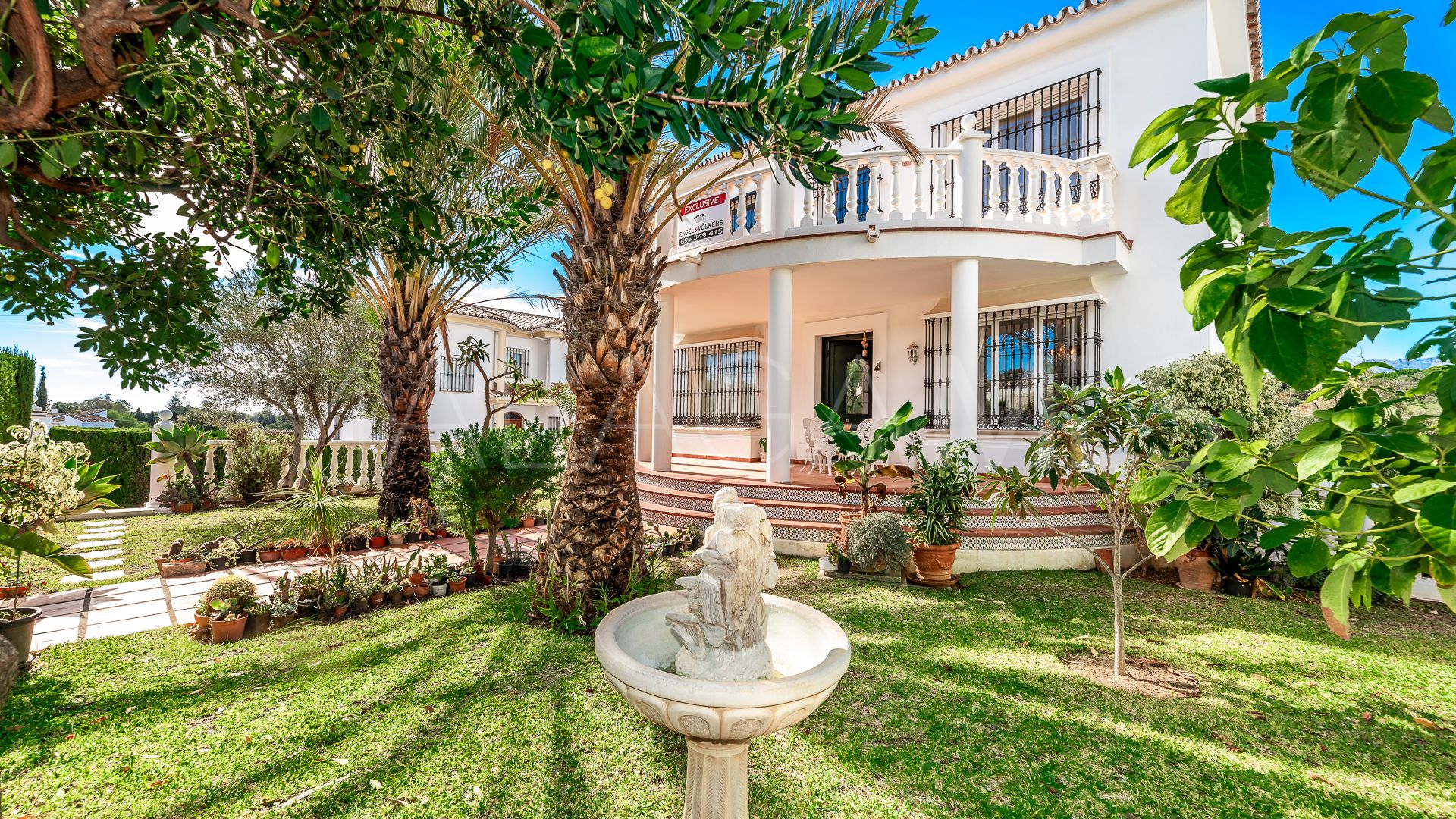 Villa for sale in Elviria