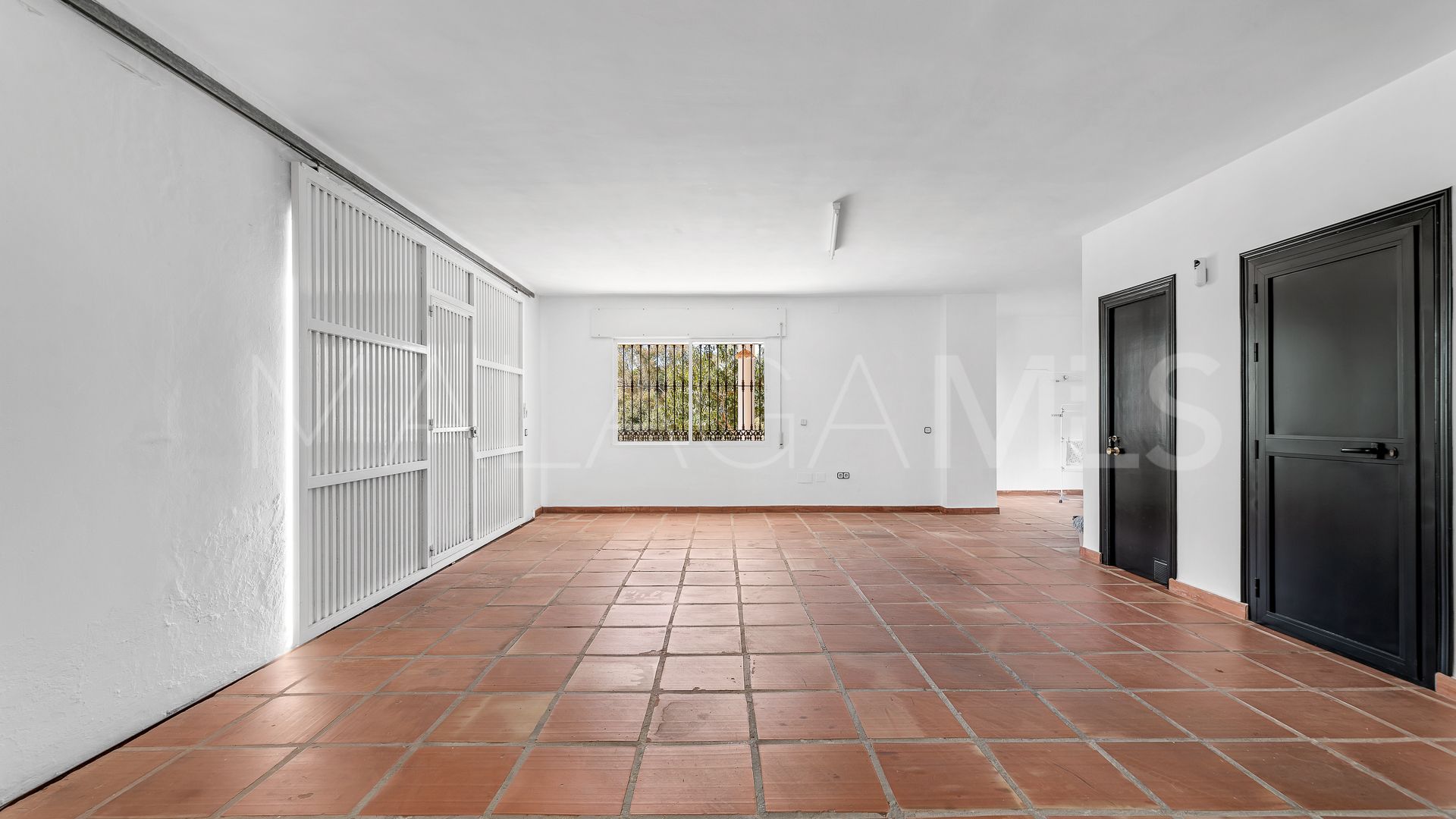Villa for sale in Elviria
