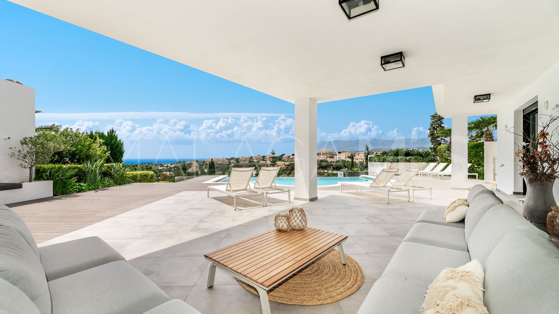 Buy Elviria villa