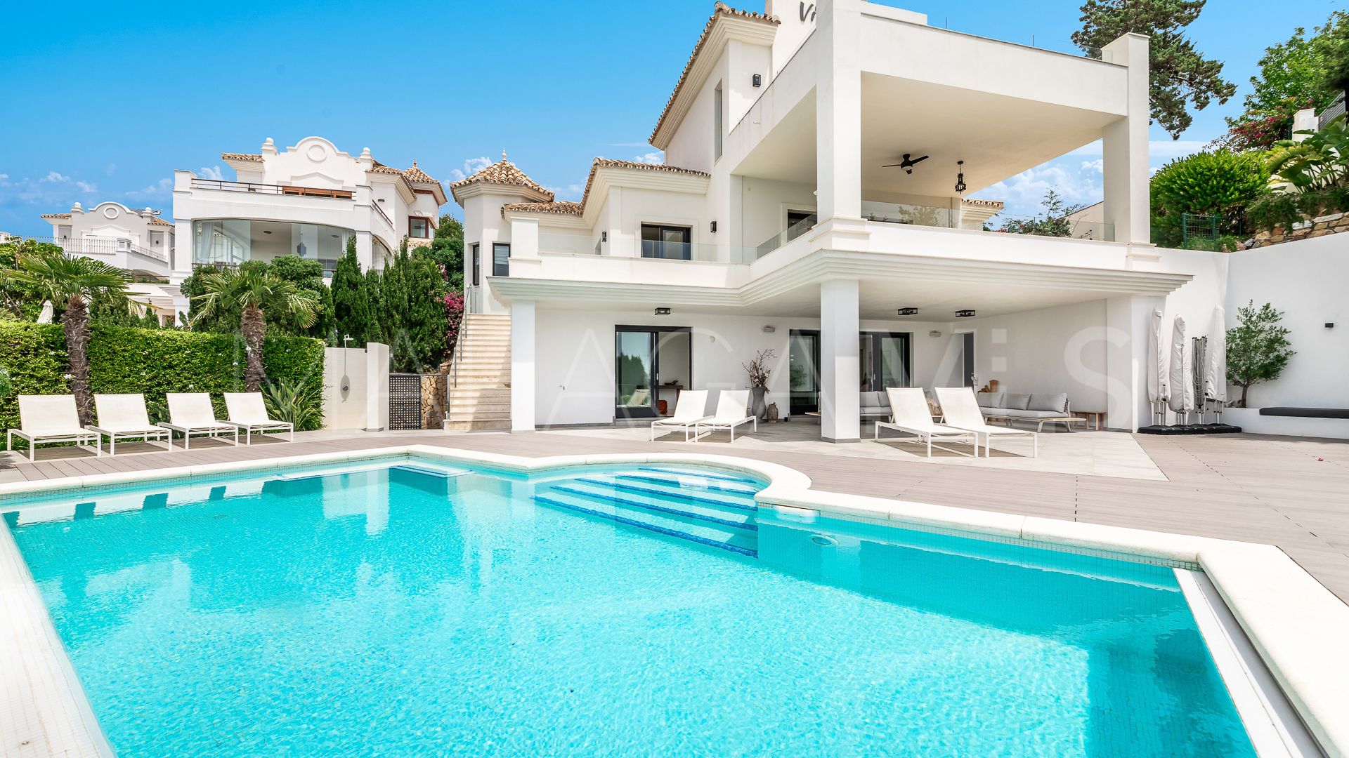 Buy Elviria villa