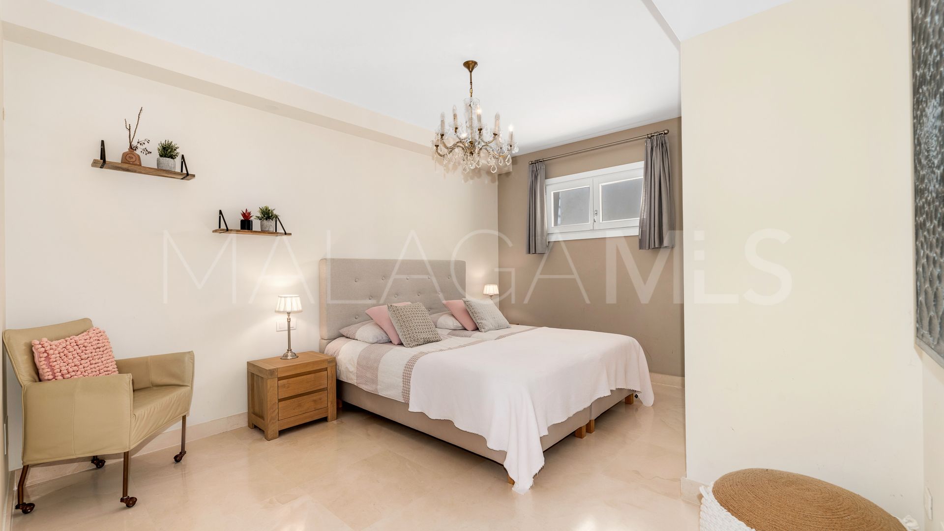 Buy Elviria villa