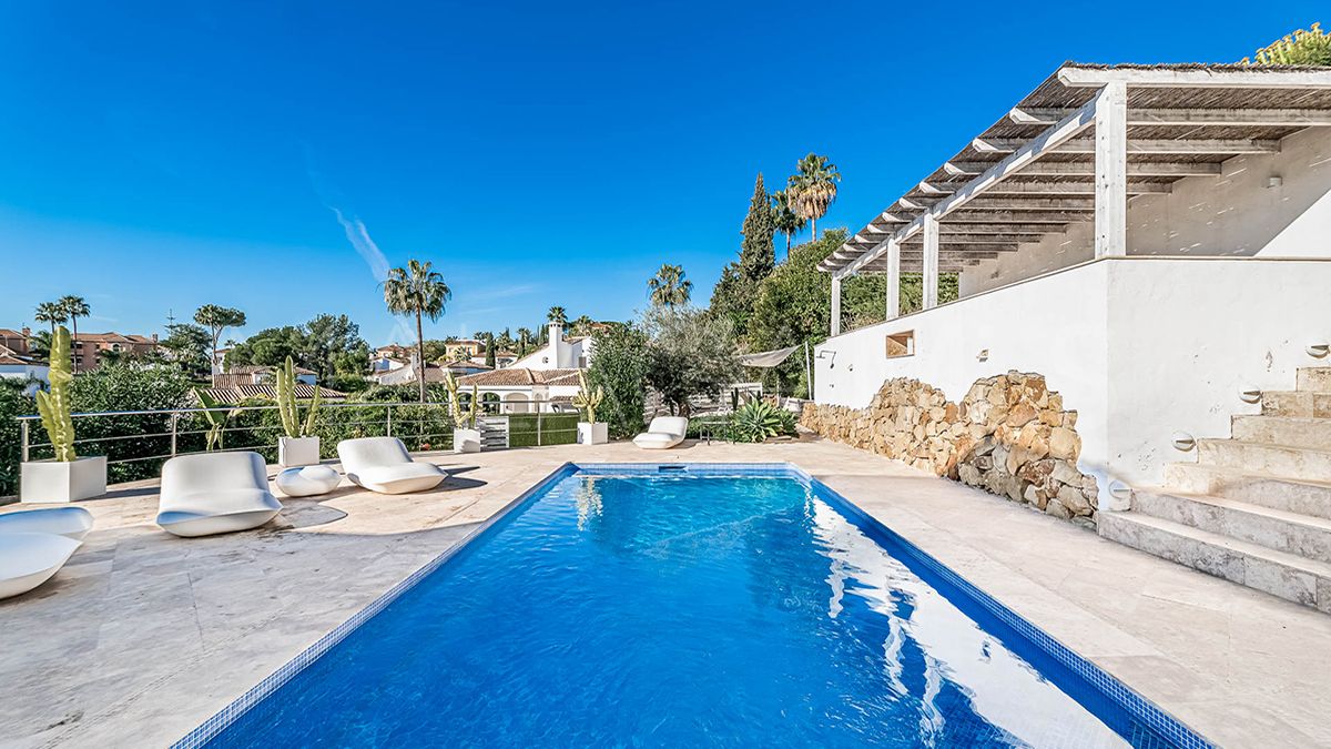 Villa for sale in Nueva Andalucia