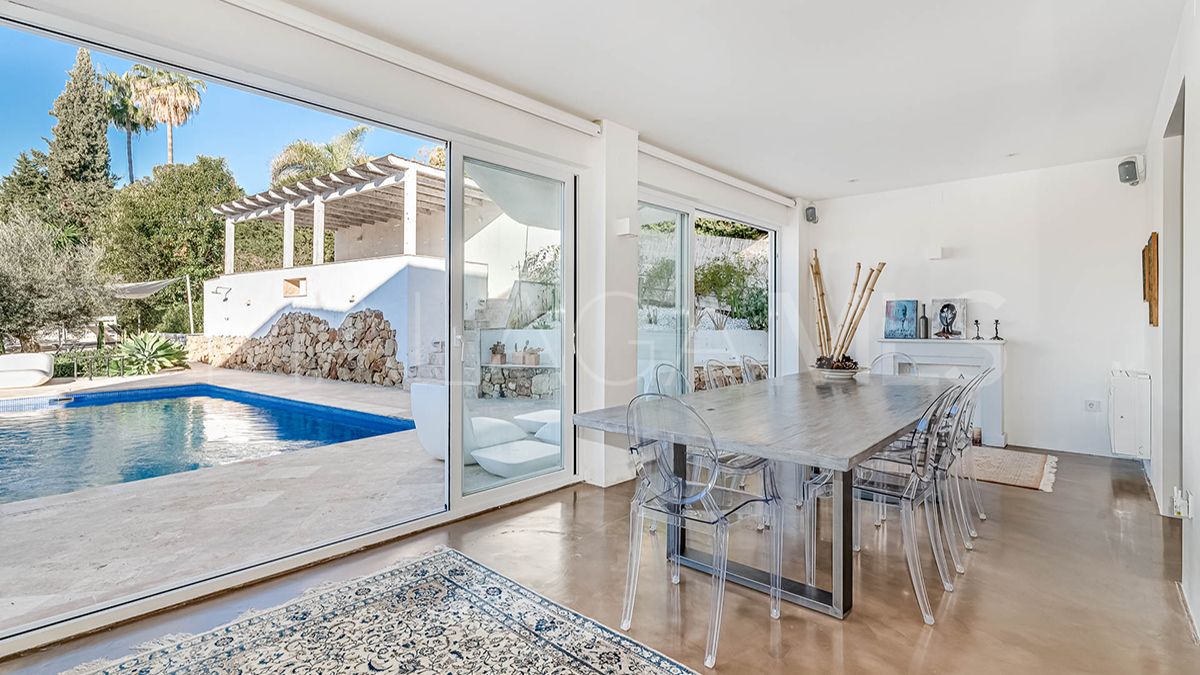 Villa for sale in Nueva Andalucia