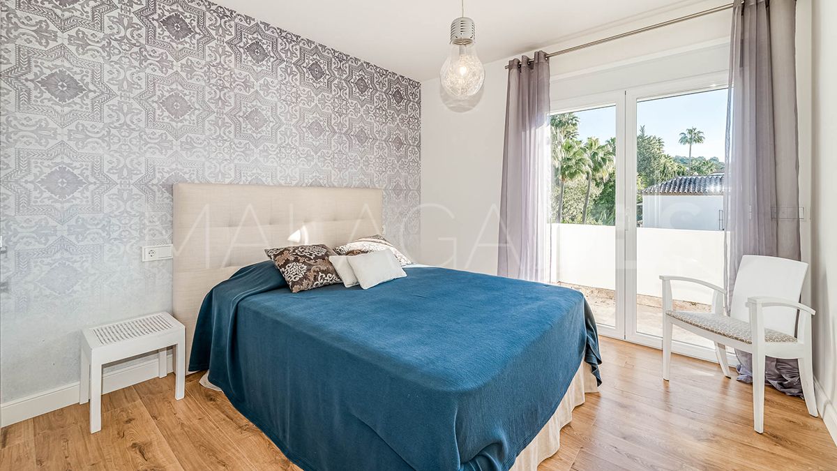 Villa for sale in Nueva Andalucia