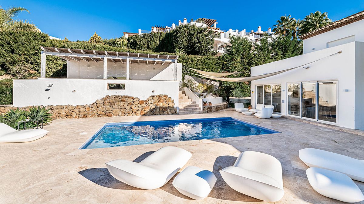 Villa for sale in Nueva Andalucia